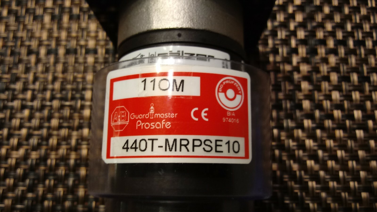 New Allen Bradley 440T-MRPSE10 “X” Guardmaster Trapped Key Interlock 11OM