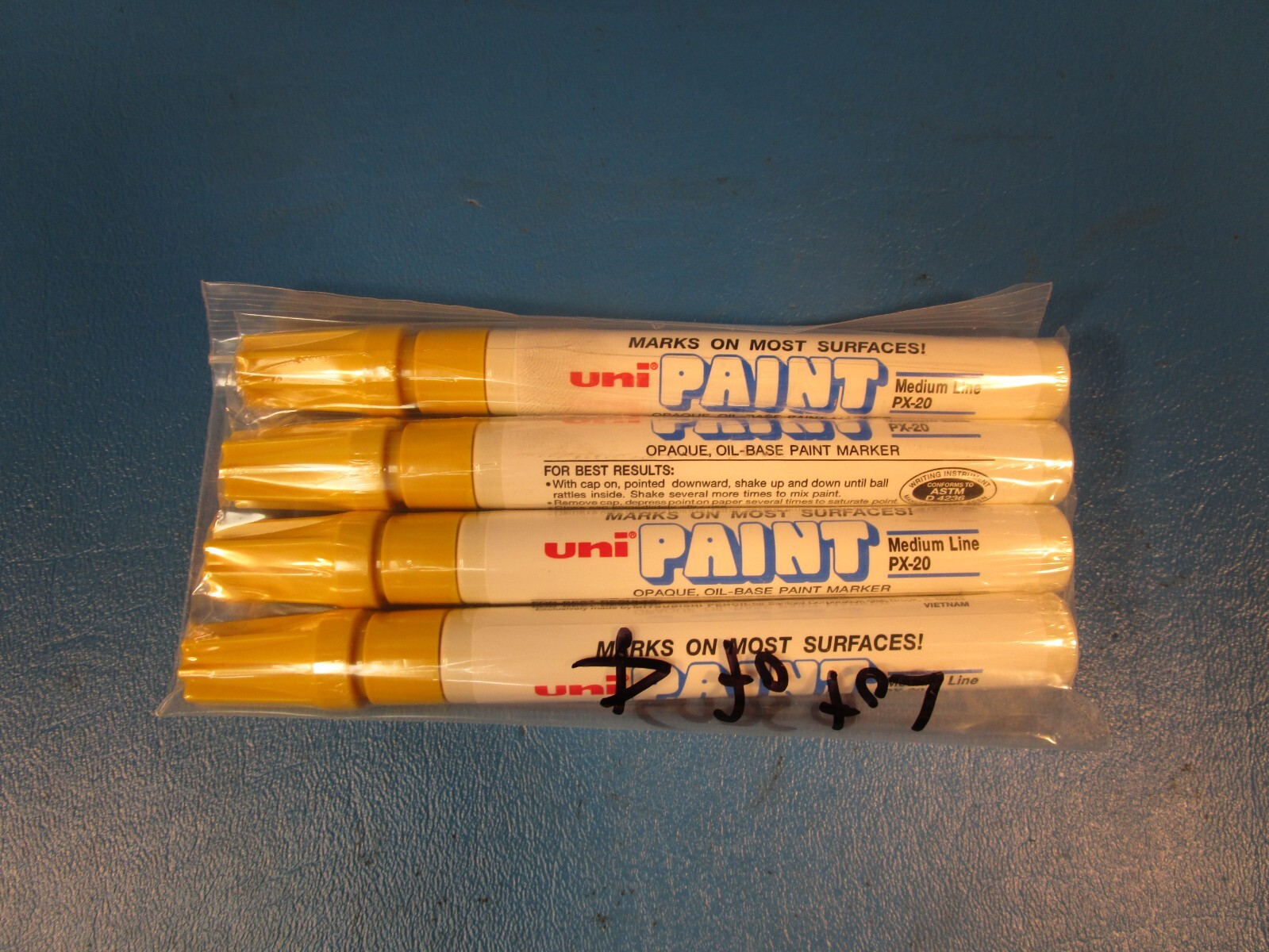 LOT OF 4 UNI-PAINT MARKERS PX-20 YELLOW 63605 Medium Line Oil Base