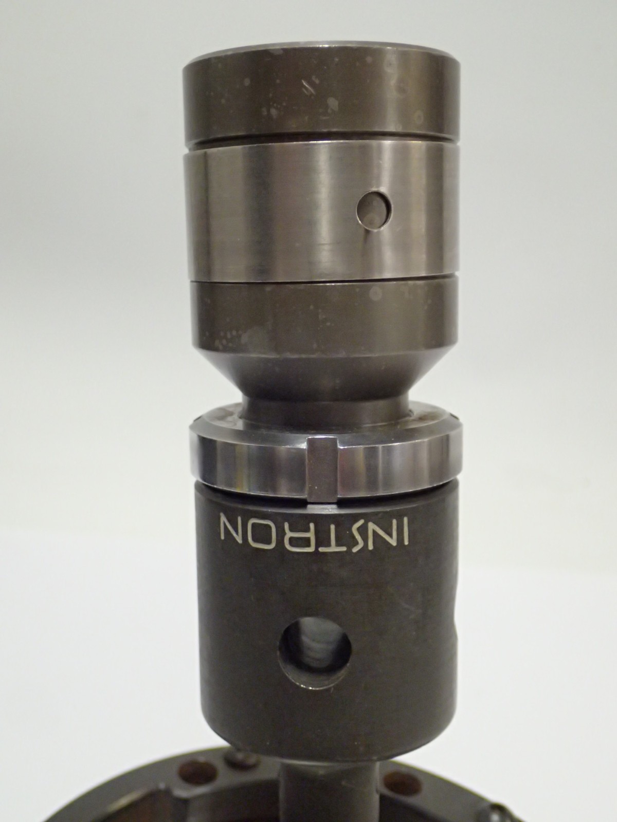 INSTRON STRAIN GAUGE W/ 2640-008 & 2630-030 EXTENSOMETER