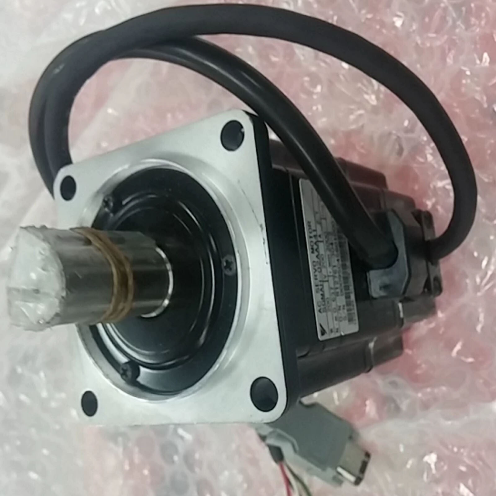 New In Box YASKAWA SGMAH-04AAA61 Servo Motor