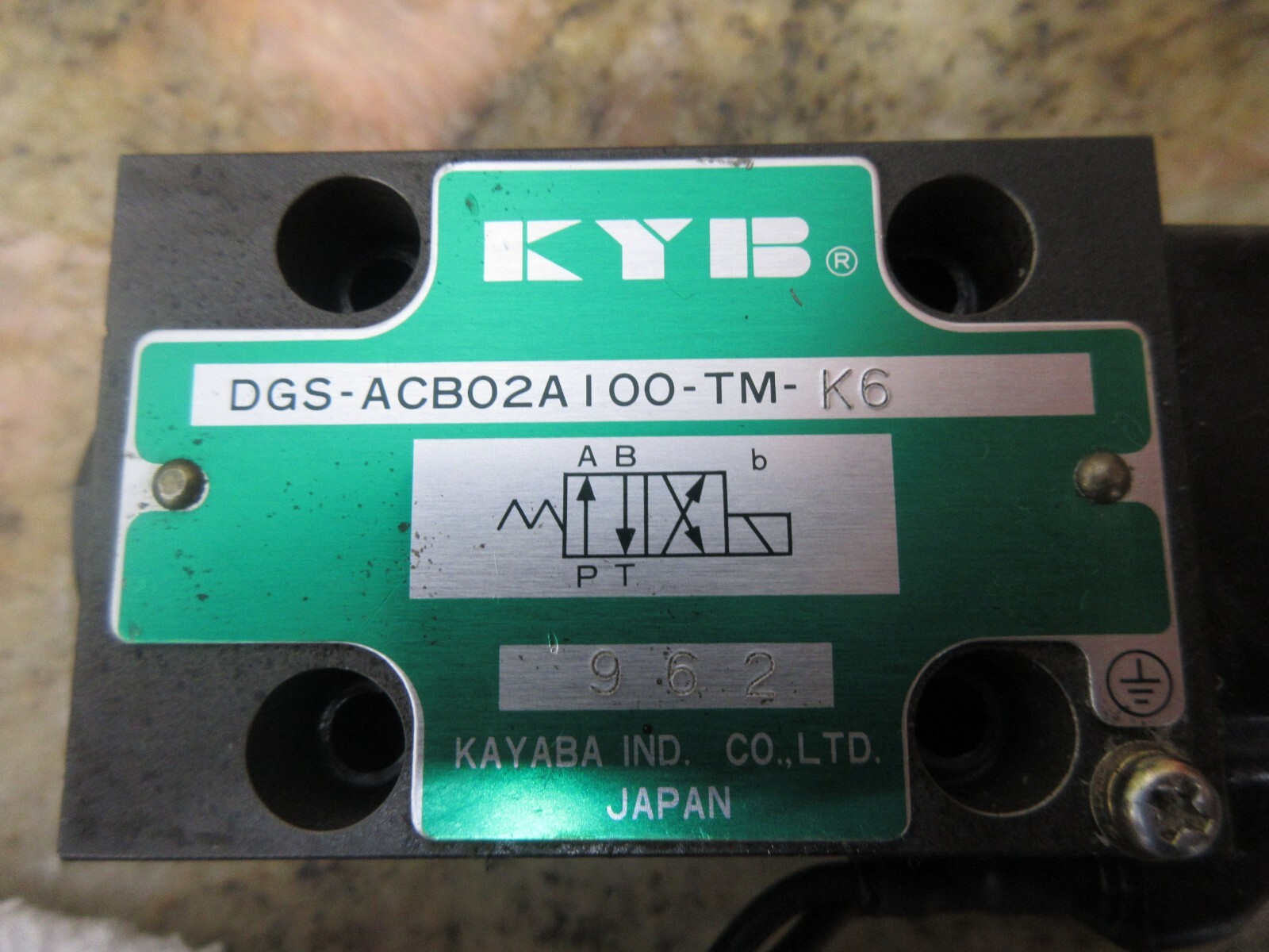 KYB VALVE DGS-ACB02A100-TM-K6 MFG 962 HYUNDAI HIT-18S CNC LATHE