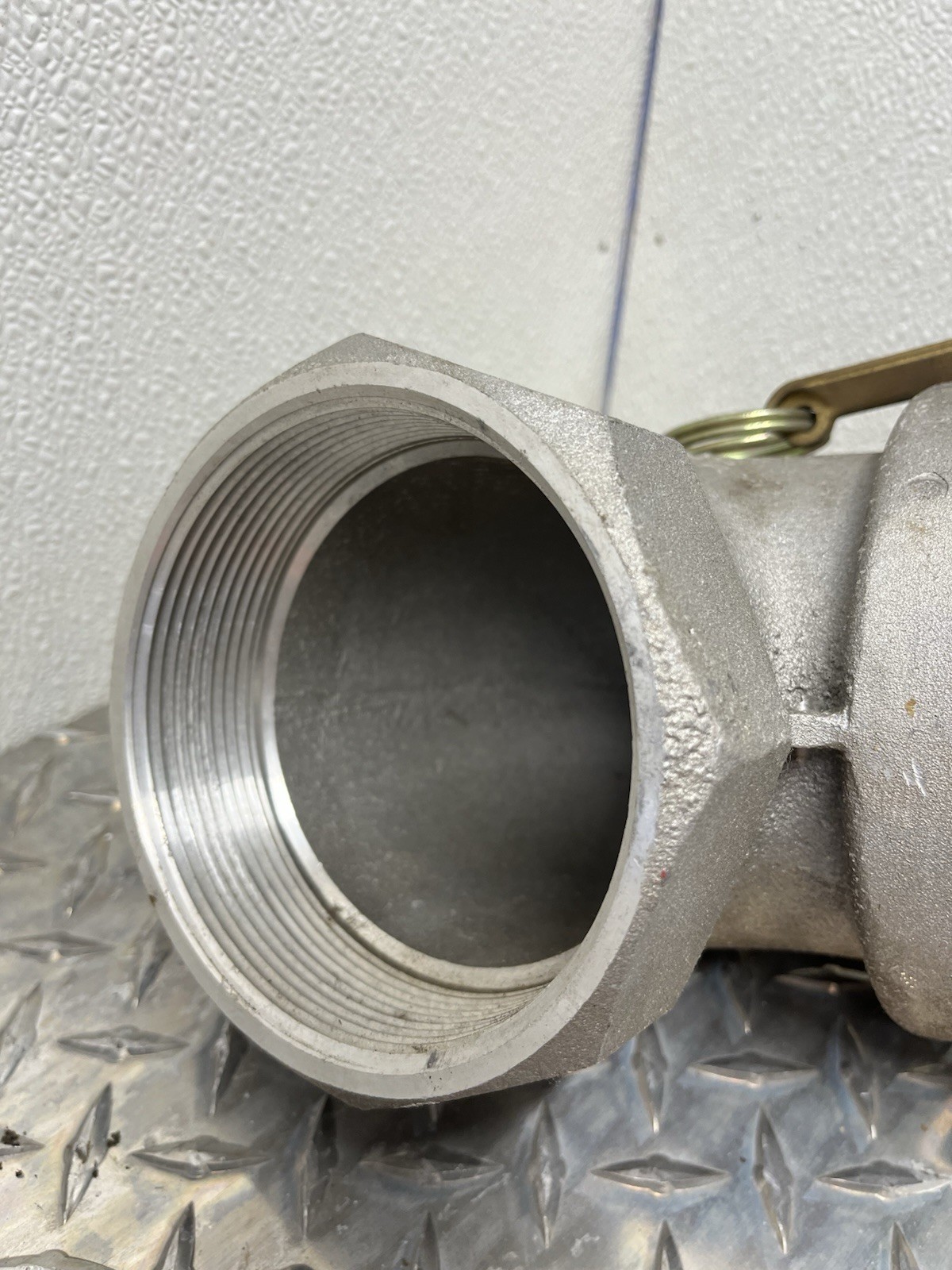 P & T Aluminum 4″ Female Camlock x 4″ Female MPT 90 Degree Elbow (USA)