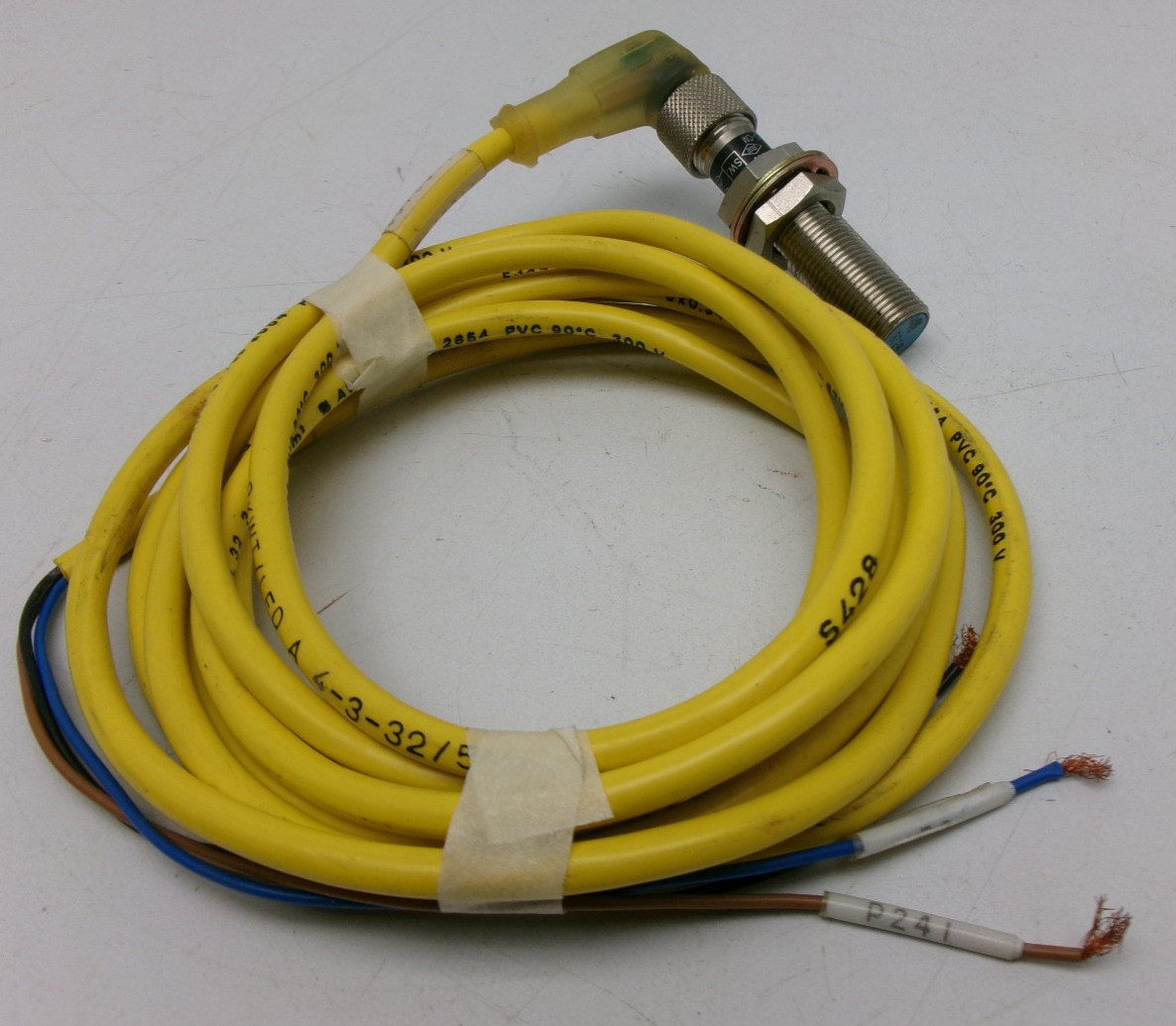HONEYWELL MICRO SWITCH FL7M-3J6HD-CM & IFM EFECTOR 90° CONNECTOR #372U