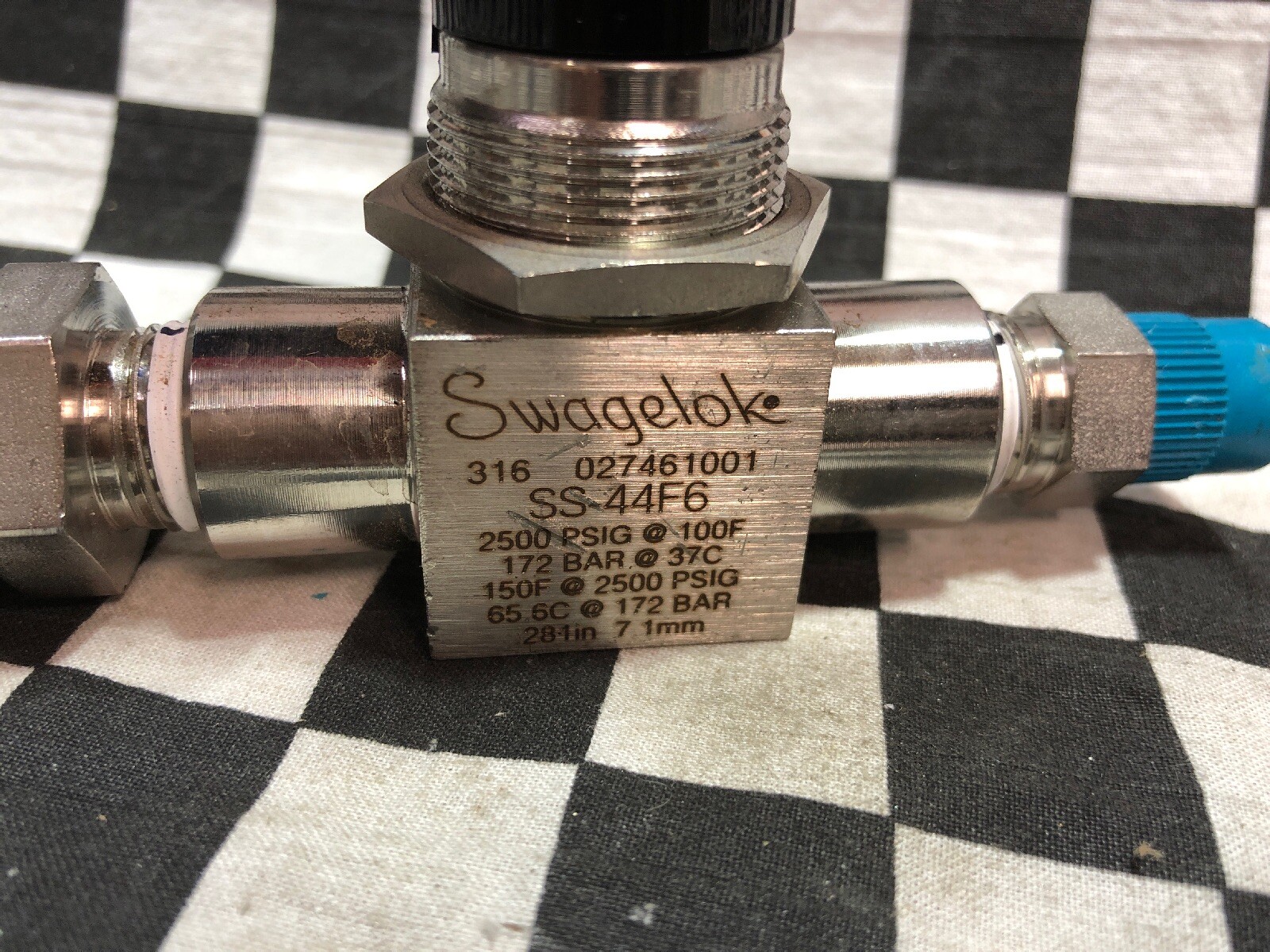 SWAGELOK BALL VALVE 3/8″ FNPT = (1/2″ COMP x 1/4″ NPT) SS-44F6, SS44F6, #1615Q3