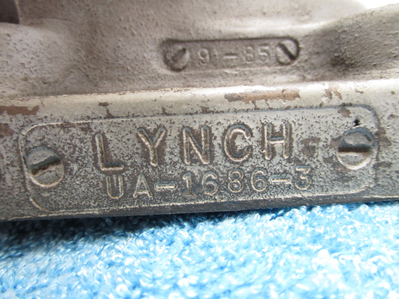 LYNCH Hydraulic Pump Tapered Bearing Front Cover Housing 2-Bolt Flange UA-1686-3