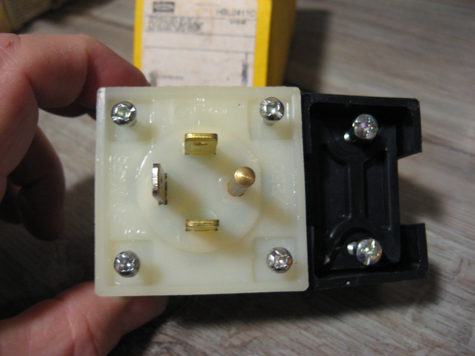 NEW Hubbell HBL8411C 4 Wire Industrial Straight Blade Angle Plug – 20A 125/250V