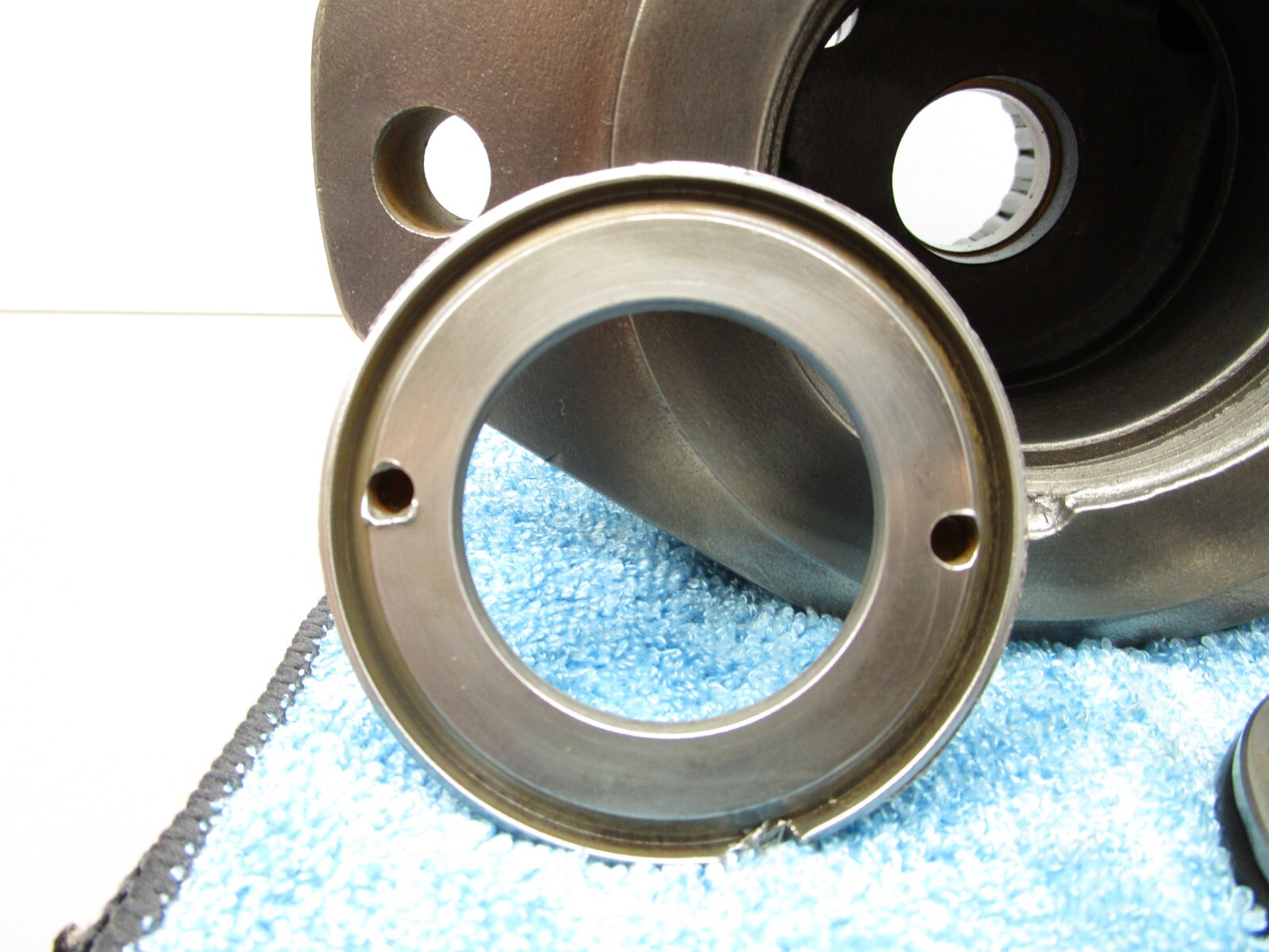 LYNCH Hydraulic Pump Tapered Bearing Front Cover Housing 2-Bolt Flange UA-1686-3