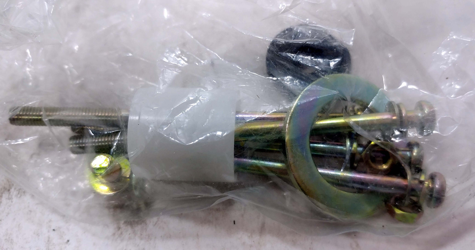 1 NEW NISSAN 29315-L4503 SCREW SET NIB ***MAKE OFFER***