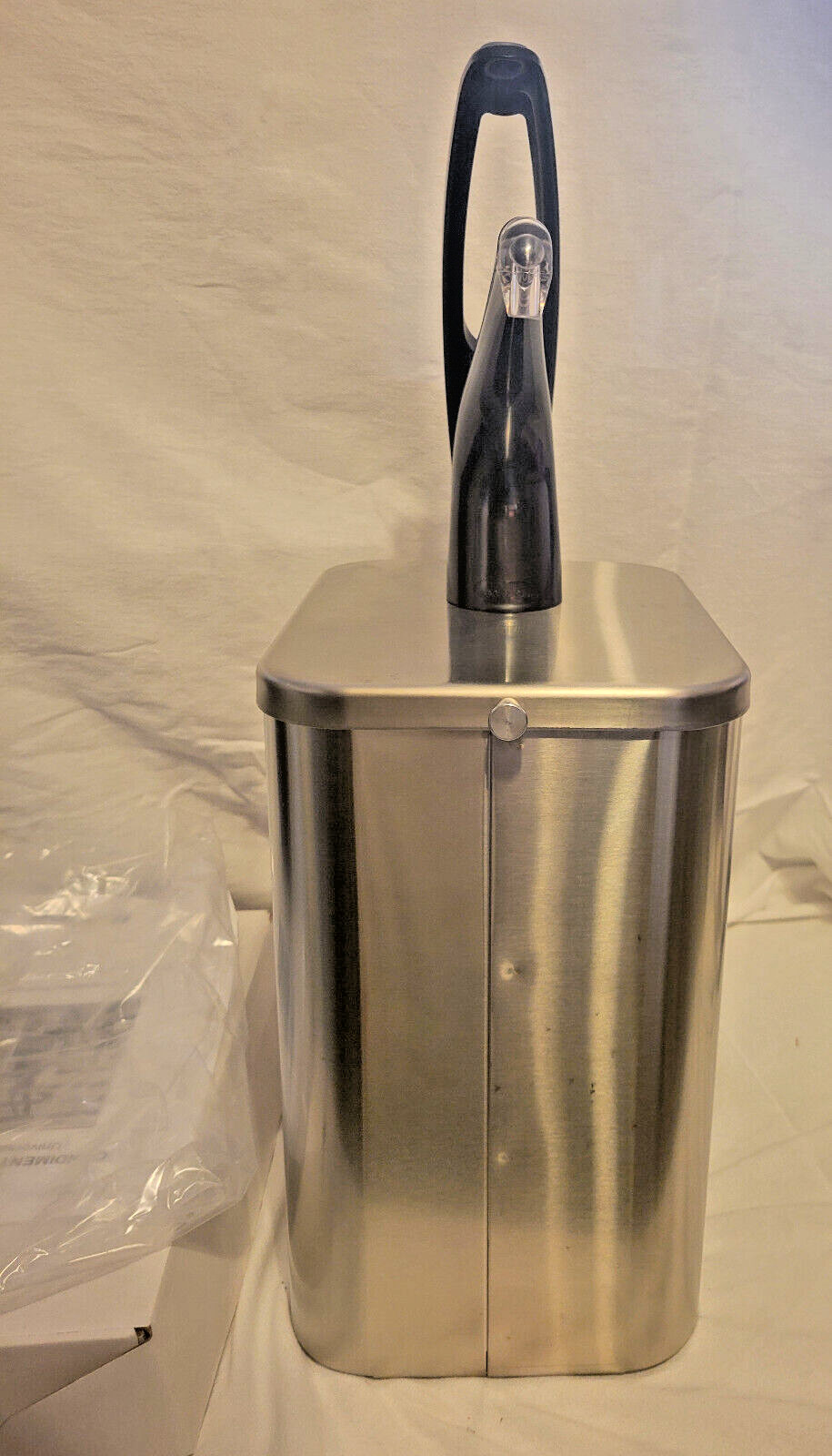 San Jamar Frontline Condiment Dispensing System Soft-Touch Black(see pictures).