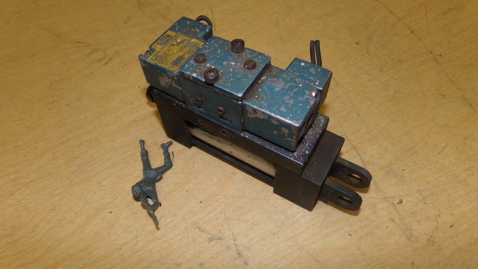C&C Manufacturing Inc 83-1126-2 Valve Assembly 621A-14-111GA *FREE SHIPPING*