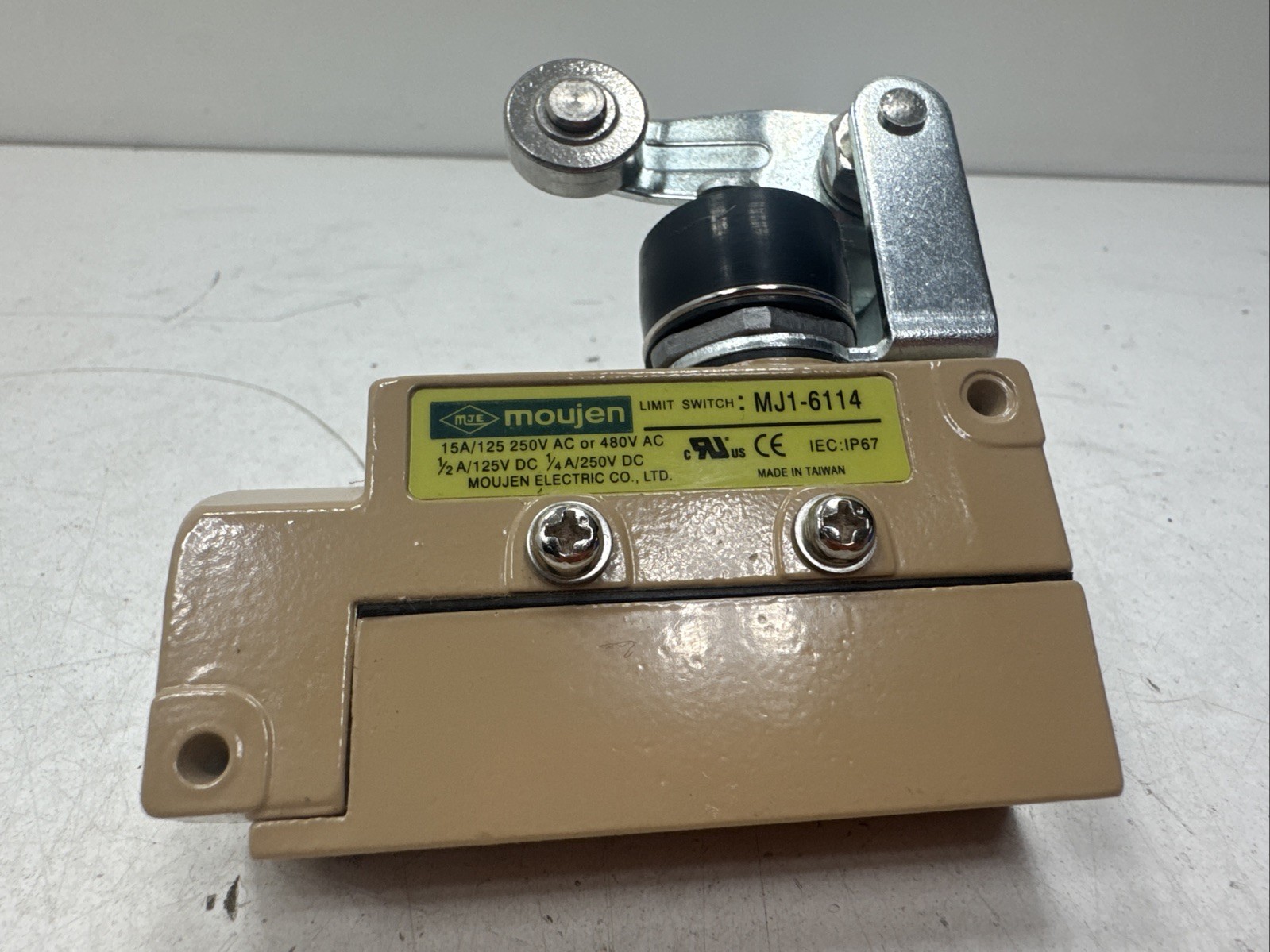 (Qty.2) Moujen MJ1-6114 Precision Oil-Tight Enclosed Limit Switches 15A 250V AC