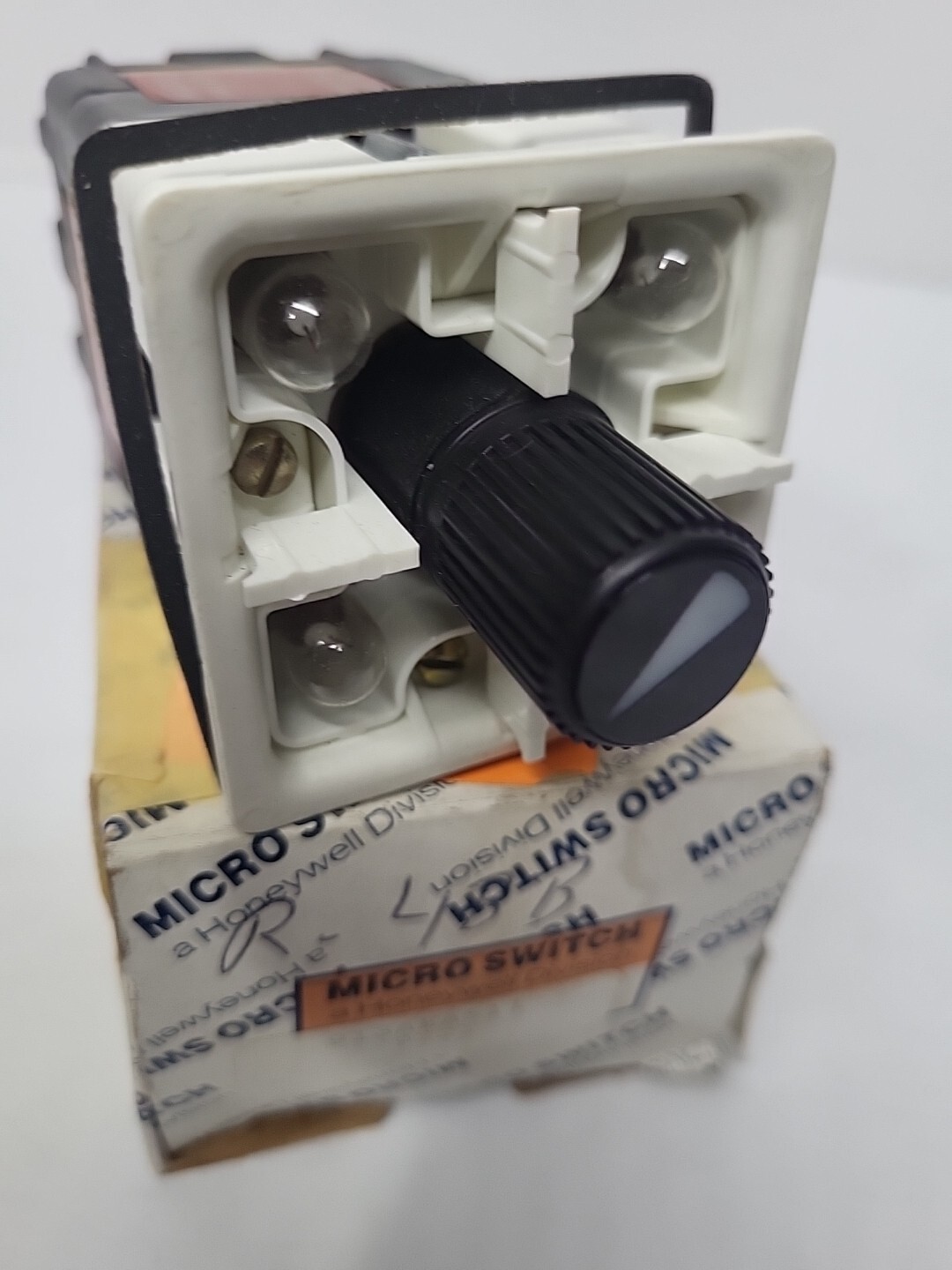 NEW HONEYWELL MICRO SWITCH 120 VAC OPERATING INDICATOR 913AEA511