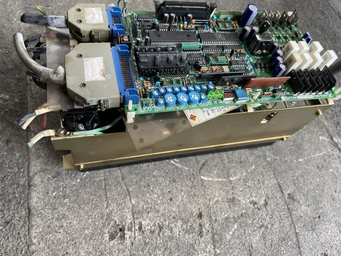 Yaskawa CACR-SR20SB1BFY45 Servopack Servo Drive Removed From The Working Machine
