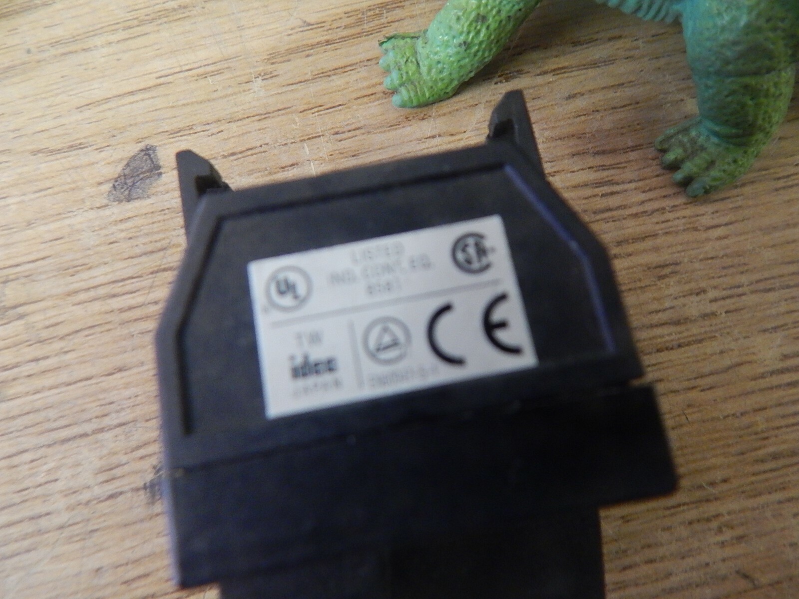 Idec 8581 S870 EN60947-5-1 120V 50-60Hz 6.3V 1W 6V 0.5W *FREE SHIPPING*