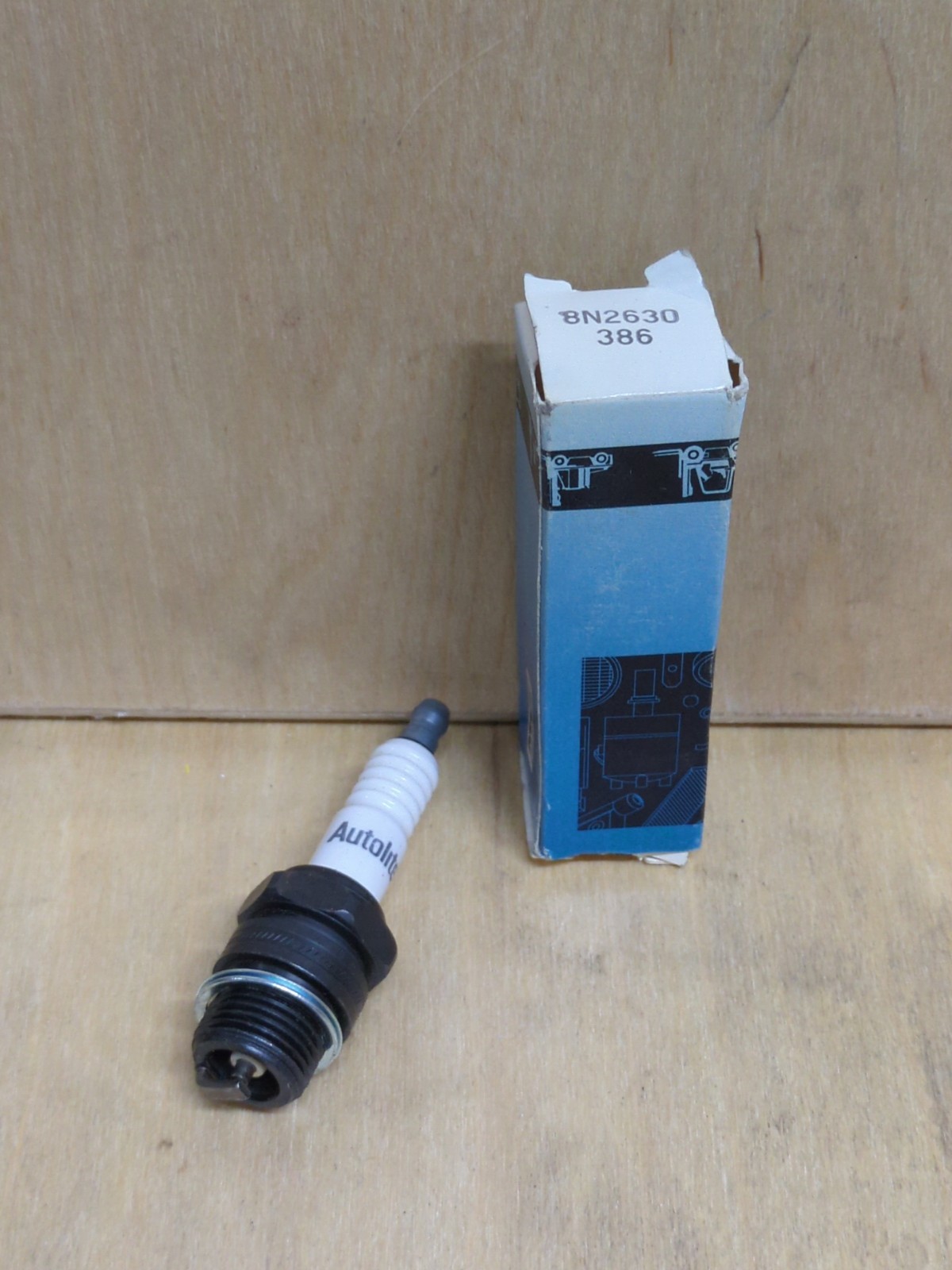 Caterpillar 8N2630, 386 Autolite Spark Plug Kit NOS