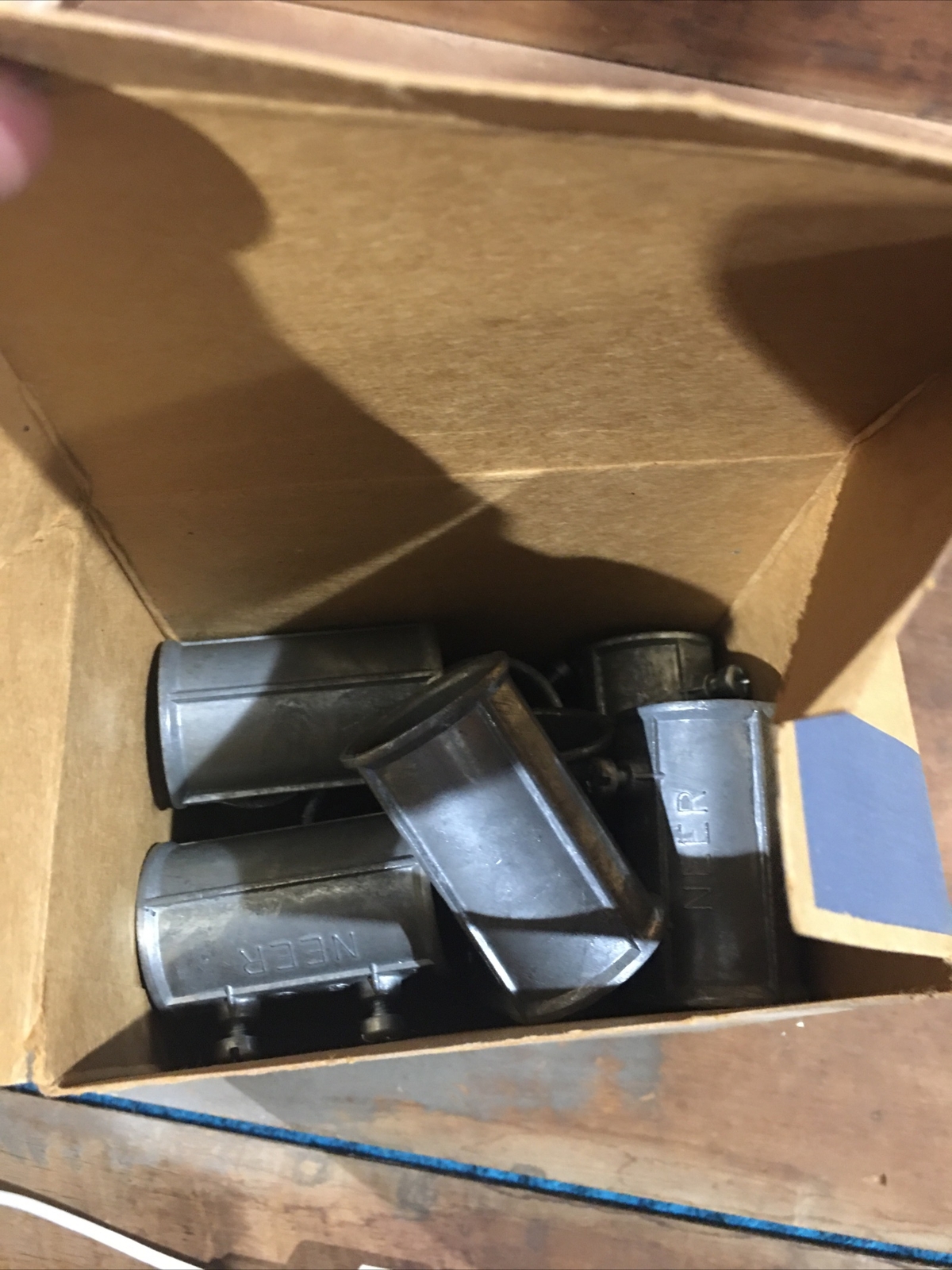 1 Pack of 20 NEER TC-513 EMT SET SCREW COUPLING, 1″ Zinc Die Cast
