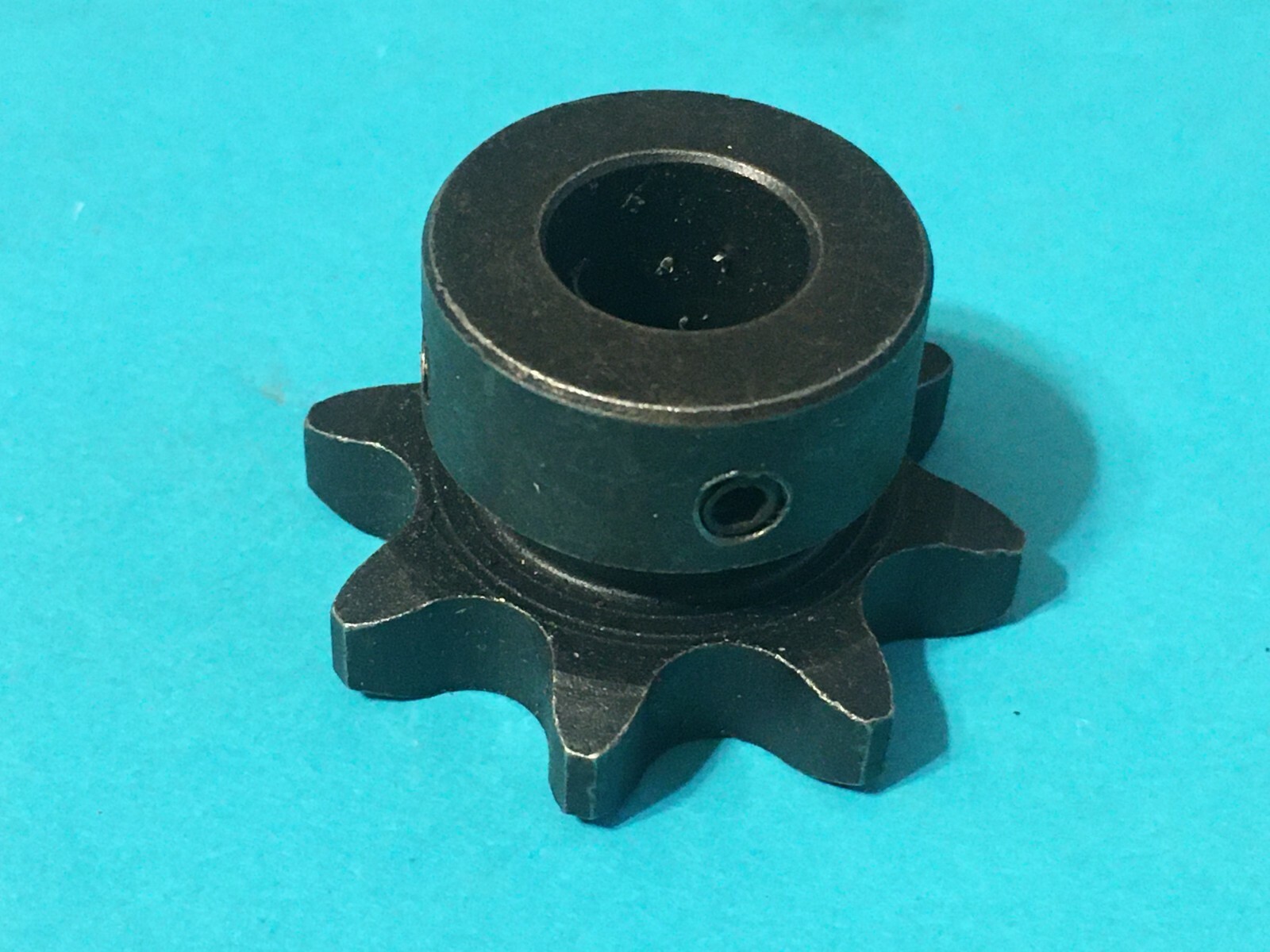 40B8 – A New 8 Tooth Sprocket With 1/2″ Bore and Locking Collar For No. 40 Chain