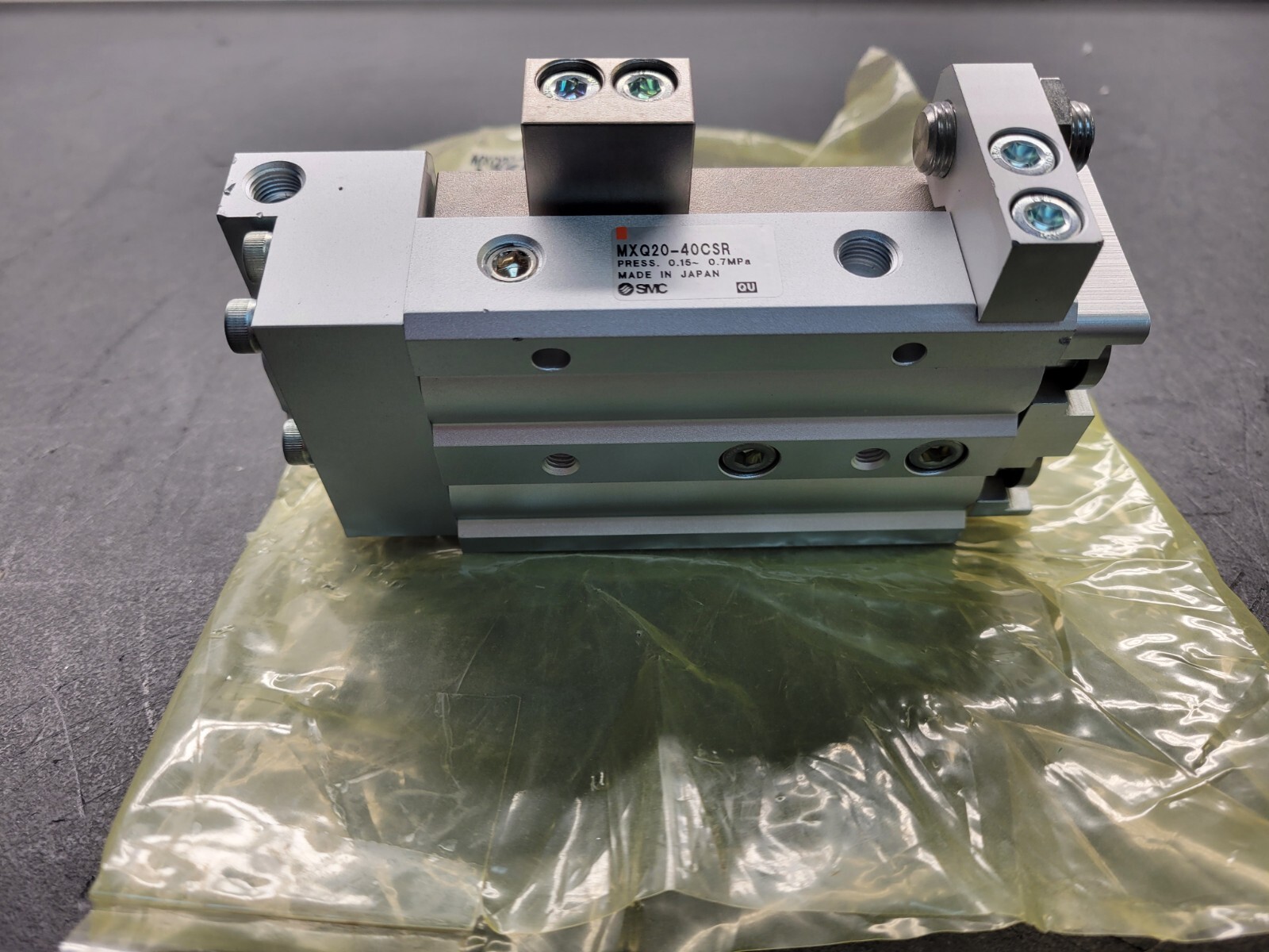SMC MXQ20-40CSR Cylinder.