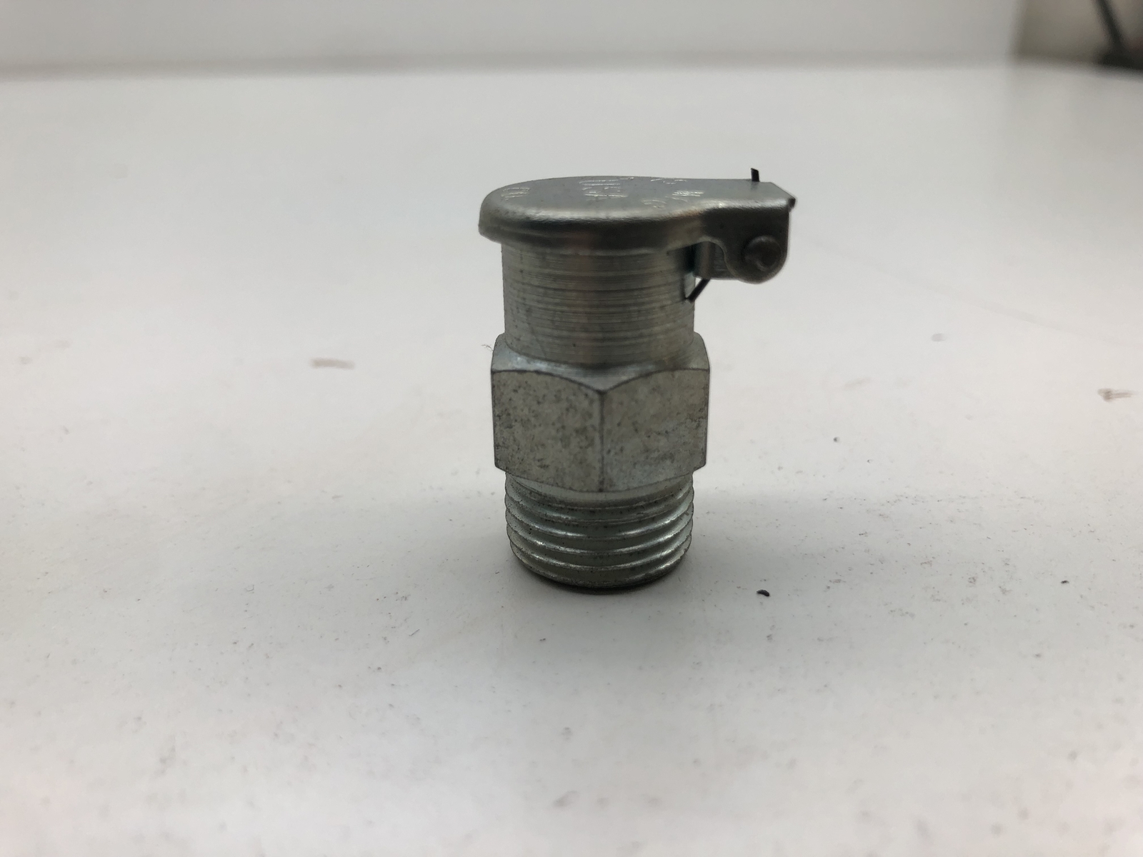 (QTY.12) MCMASTER-CARR 1229K26 OIL FITTING W/ SELF-CLOSING HINGED COVER