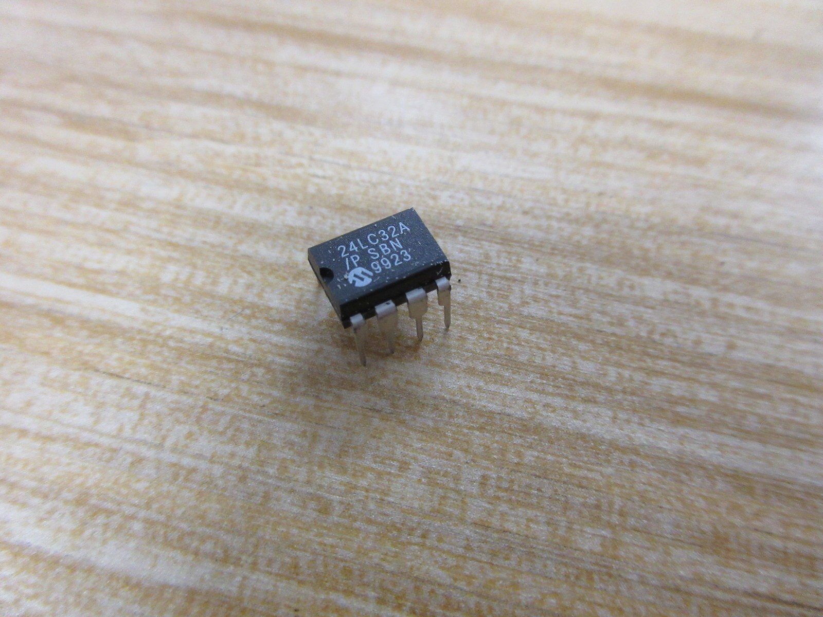 Microchip Technology 24LC32A/P Integrated Circuit (Pack of 15)