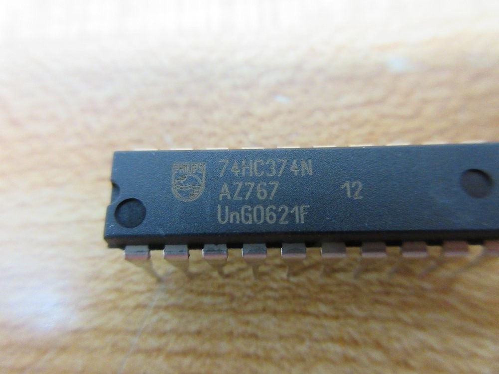 Philips 74HC374N Integrated Circuit (Pack of 7)