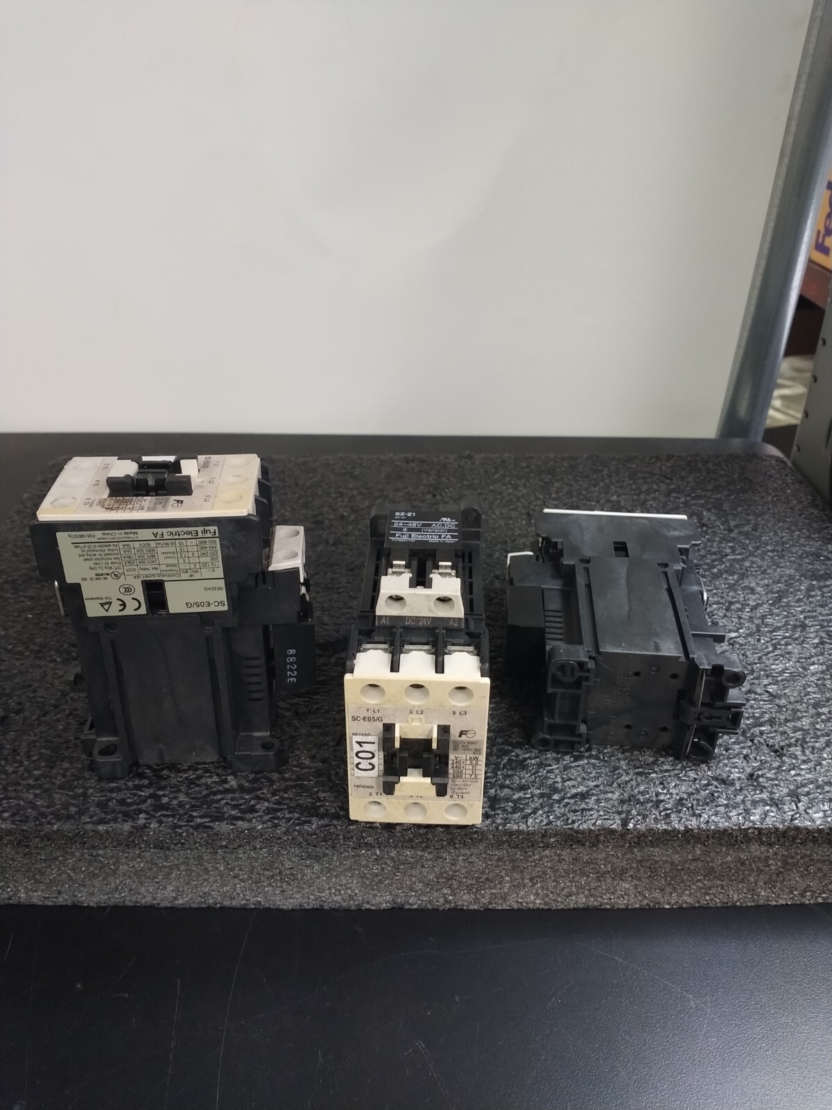 Lot of 4 FUJI Electric SC-E05/G SC-E05 Series IEC Contactor