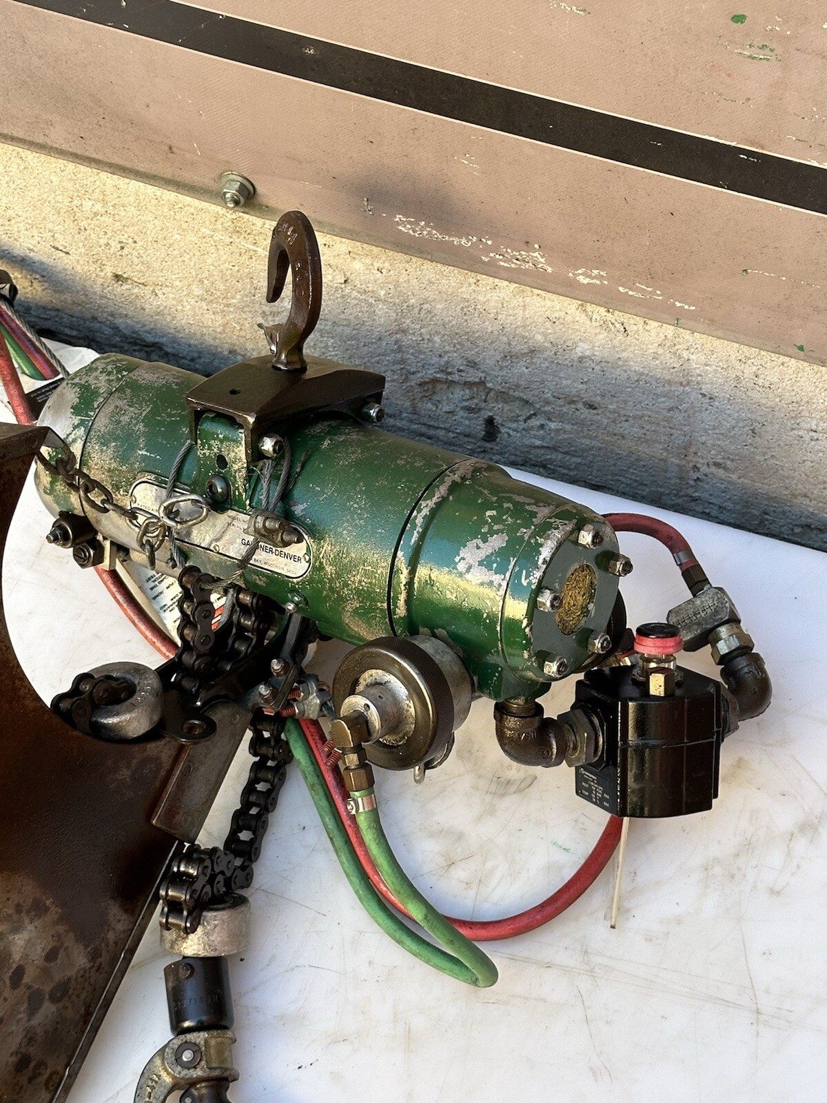 Gardner Denver Pneumatic Air Hoist 1/2 Ton , 8’ Chain Model 75136AA1 Cooper Tool