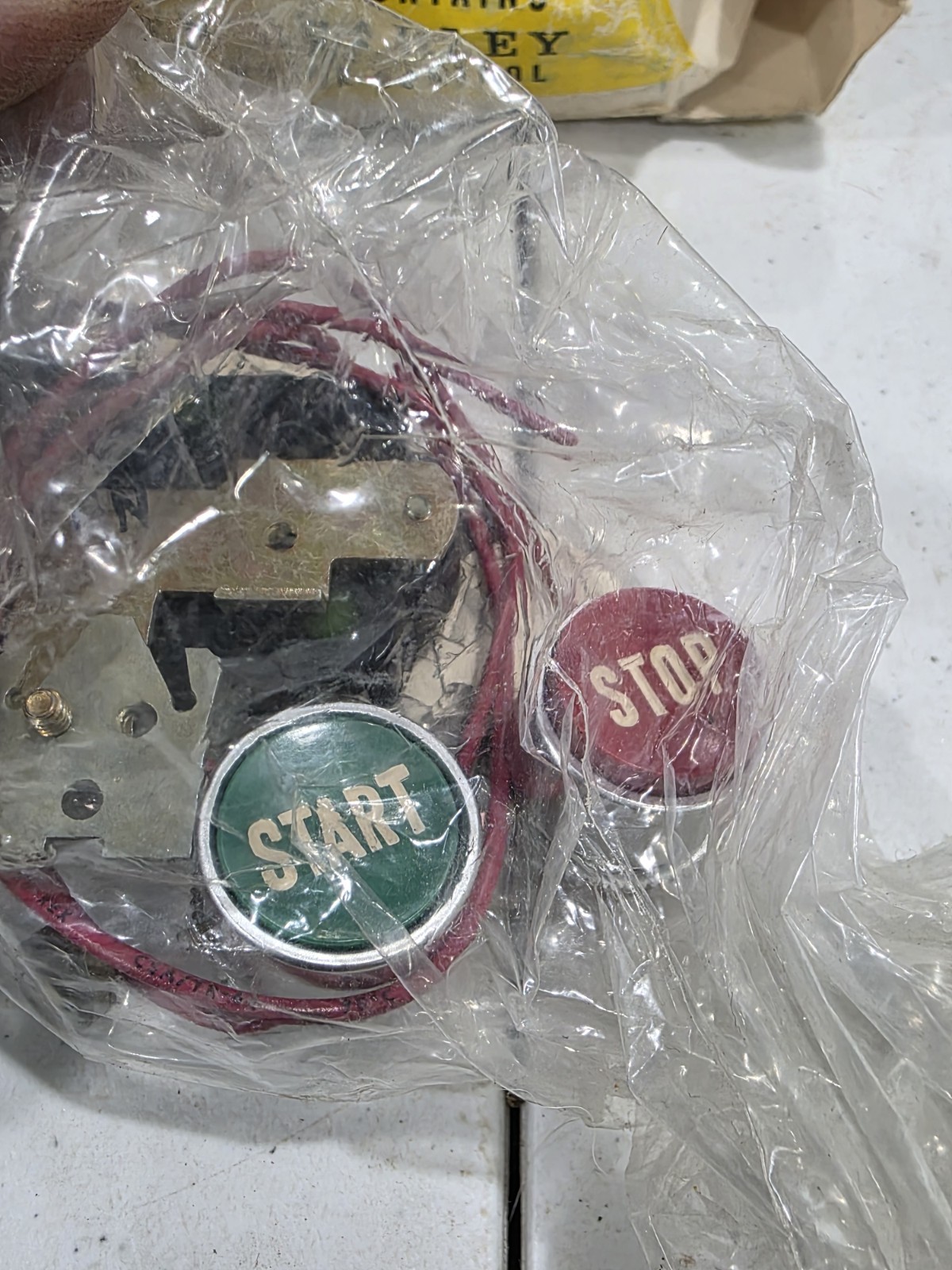 NEW IN BOX! ALLEN-BRADLEY SIZE 00-0-1-2 START/STOP PUSH BUTTON KIT 1481-N1