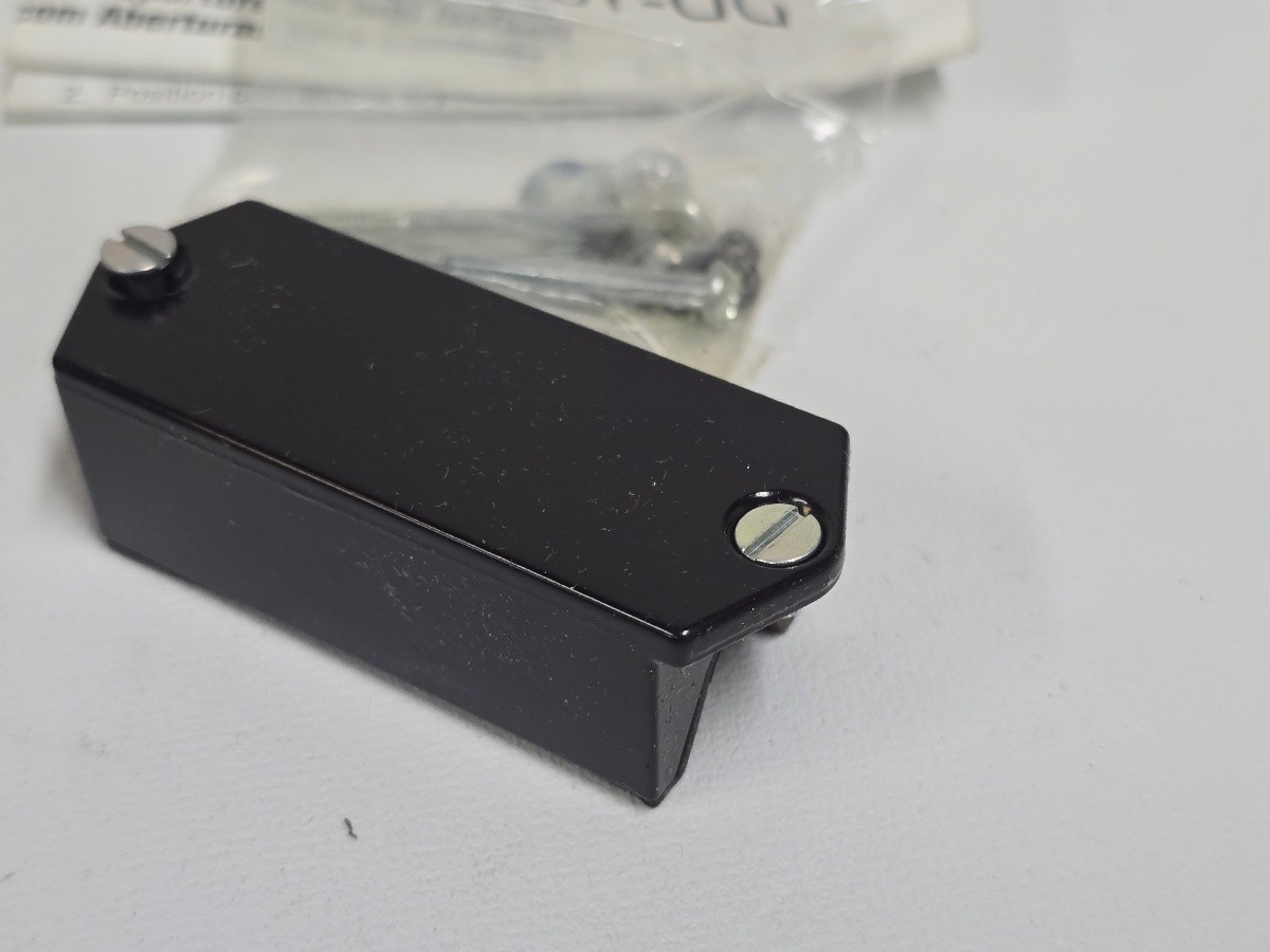 Honeywell MICRO SWITCH BZE6-2RN Enclosed Limit Switch Plunger IP66