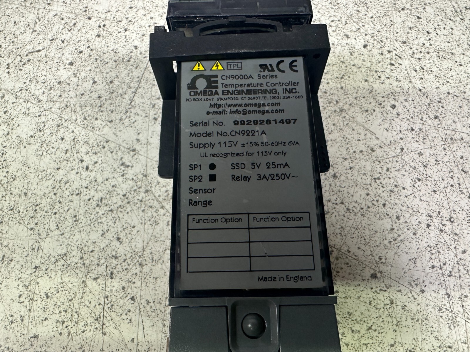 Omega Engineering, inc. CN9221A Temperature Controller CN9000A