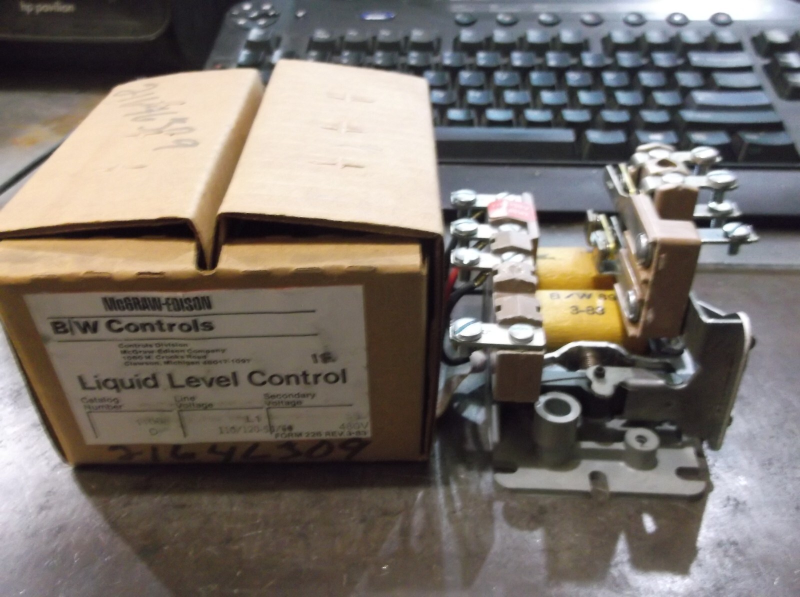 NIB MCGRAW-EDISON B/W CONTROLS TYPE D SERIES 8409 LIQUID LEVEL CONTROL (132-1)