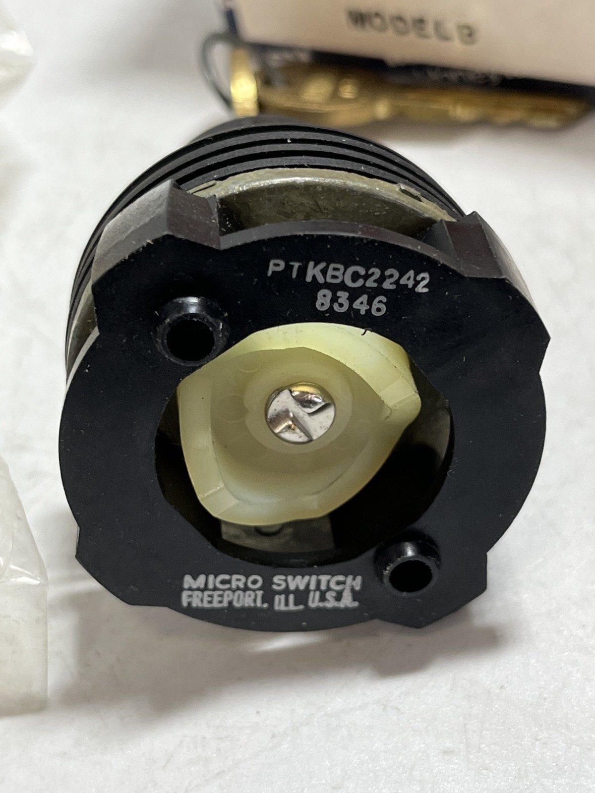 HONEYWELL PTKBC2242 MICRO SWITCH 2 POSITION KEY OPERATED NIB