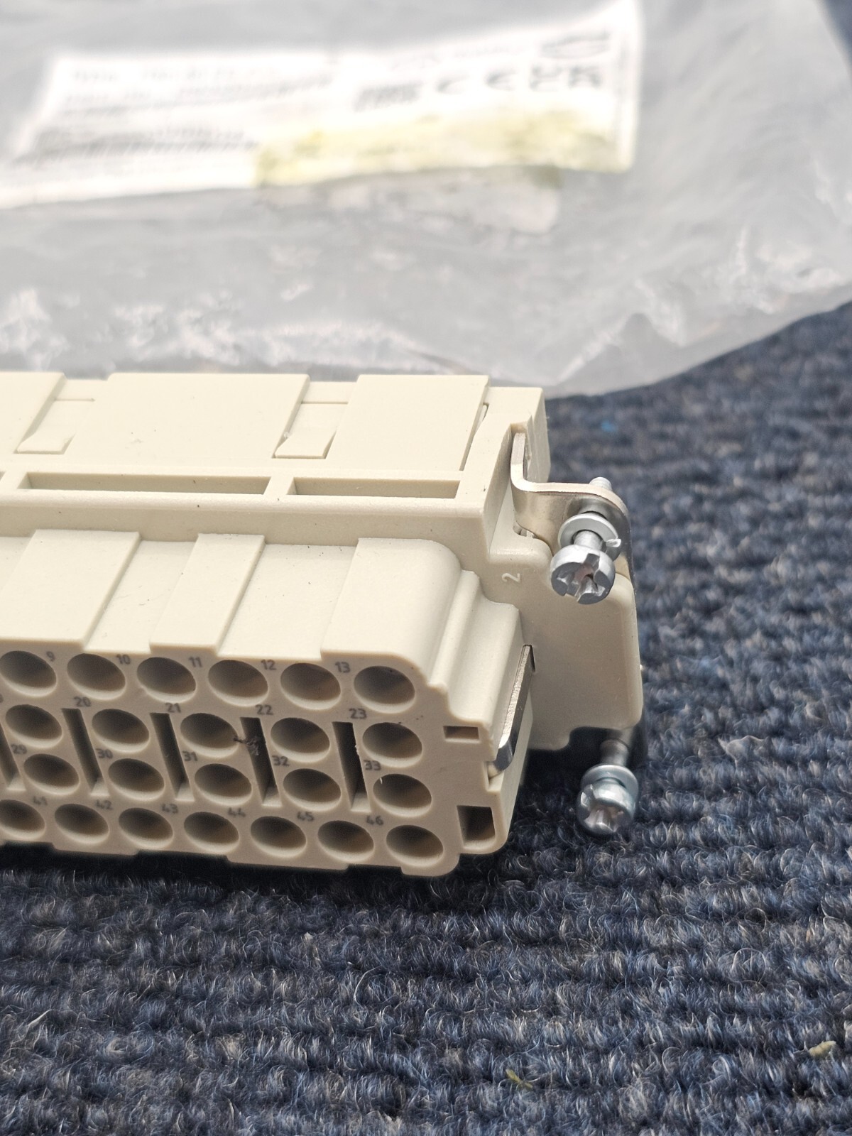 Harting 09320463101: HAN46EE-F-C Rectangular Connector 16A 500V 6kV 3