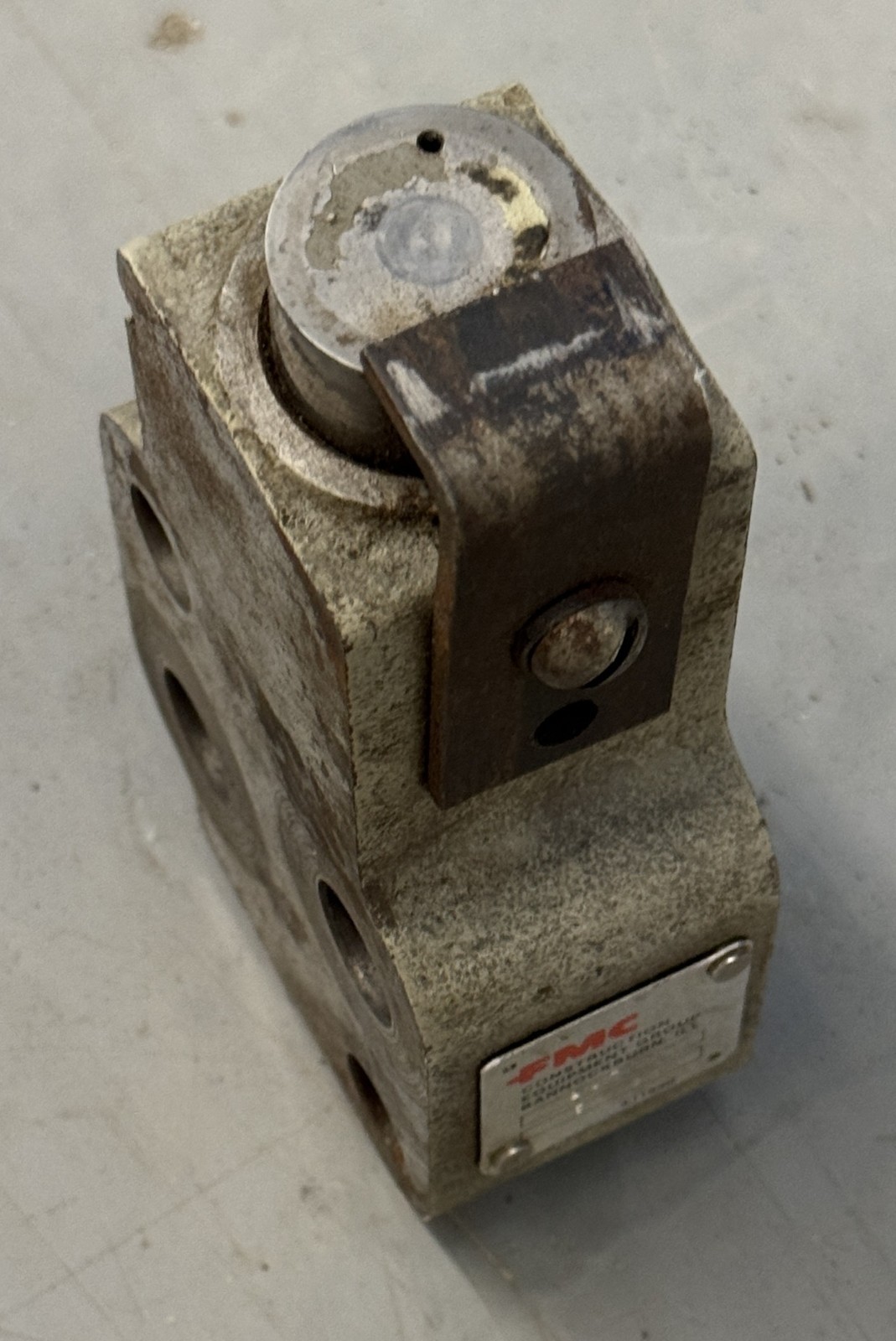 FMC CONSTRUCTION EQUIPMENT 1J775 OEM ENGINE PART COMPATIBLE ASSEMBLY COMPONENT