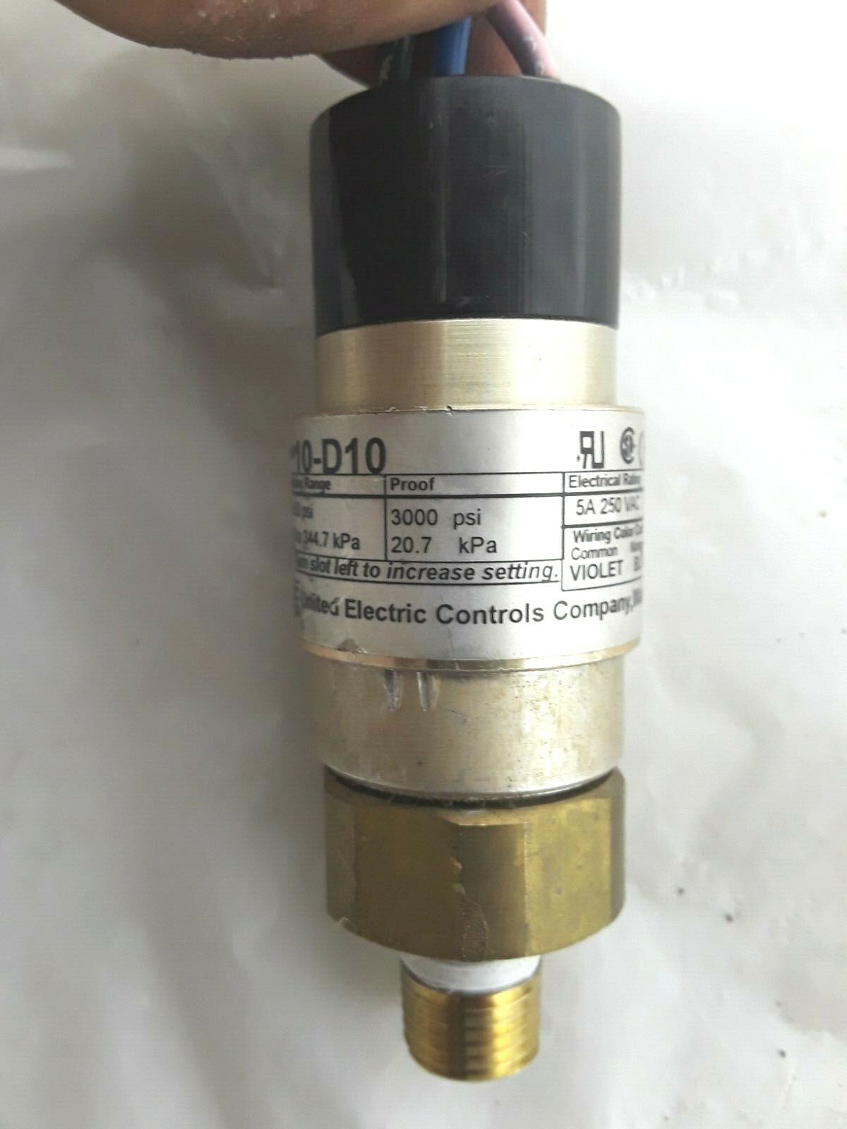 United Electric UE 10-D10 10 Mini Cylindrical Pressure Switch