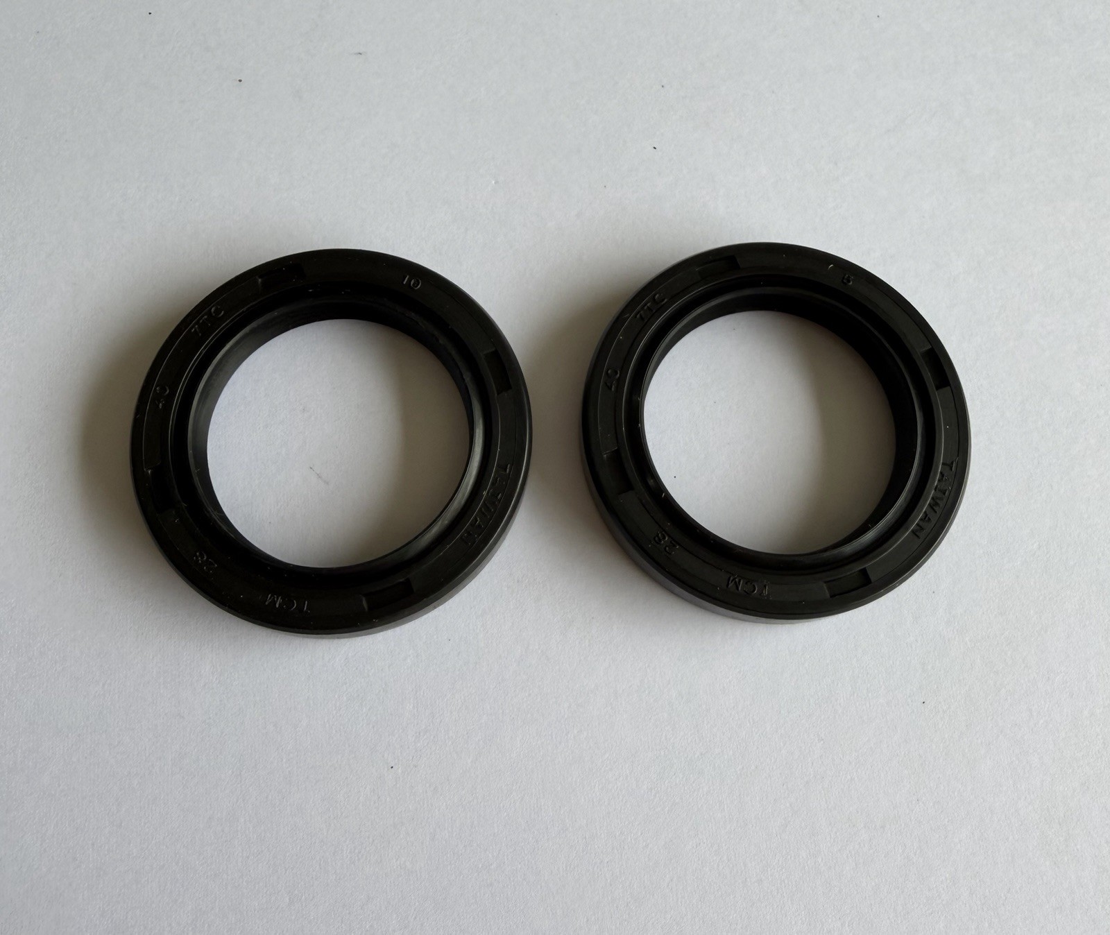Lot Of 2! TCM Dichtomatik 28X40X7TC Seals