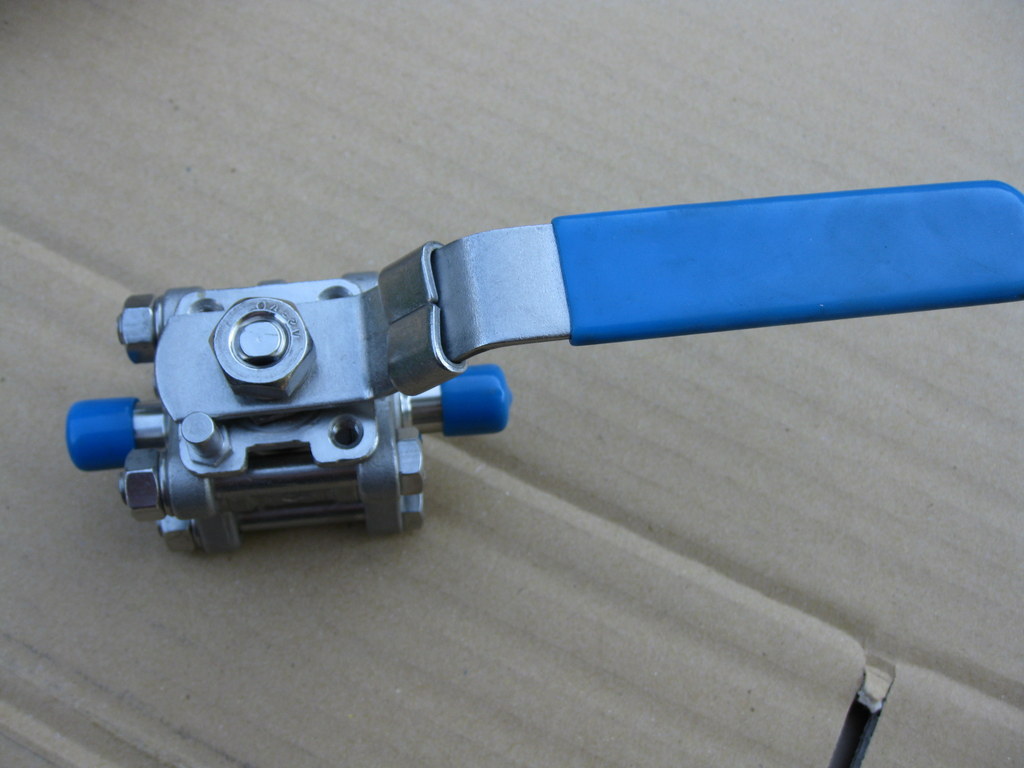 Swagelock ½-CF8M 1/2” Stainless Ball Valve Dia. Port 1000 WOG CF8M ½” O.D.