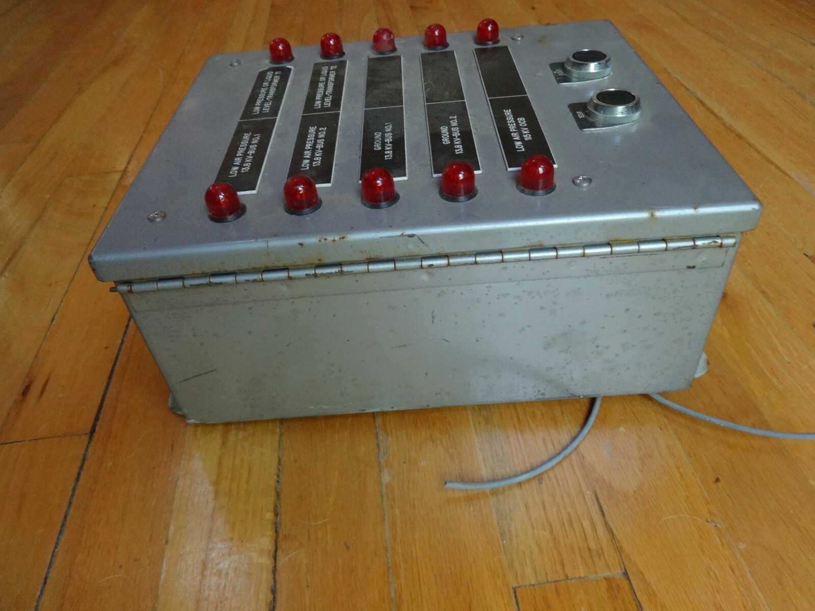VISI CON INC LOW AIR PRESSURE CONTROLLER IN WATER PROOF JIC BOX 10X8X5 USED
