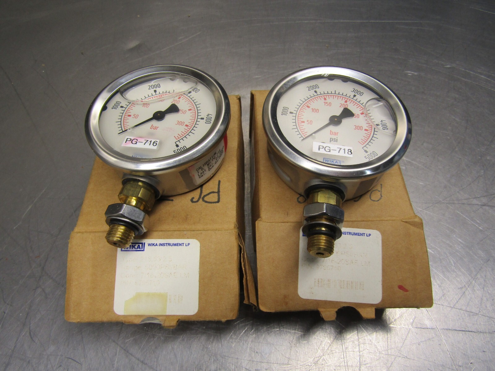 Wika 9796710 Gauge Type 213.53 2.5″ 0-5000psi 7/16-20SAE LM Lot of 2!
