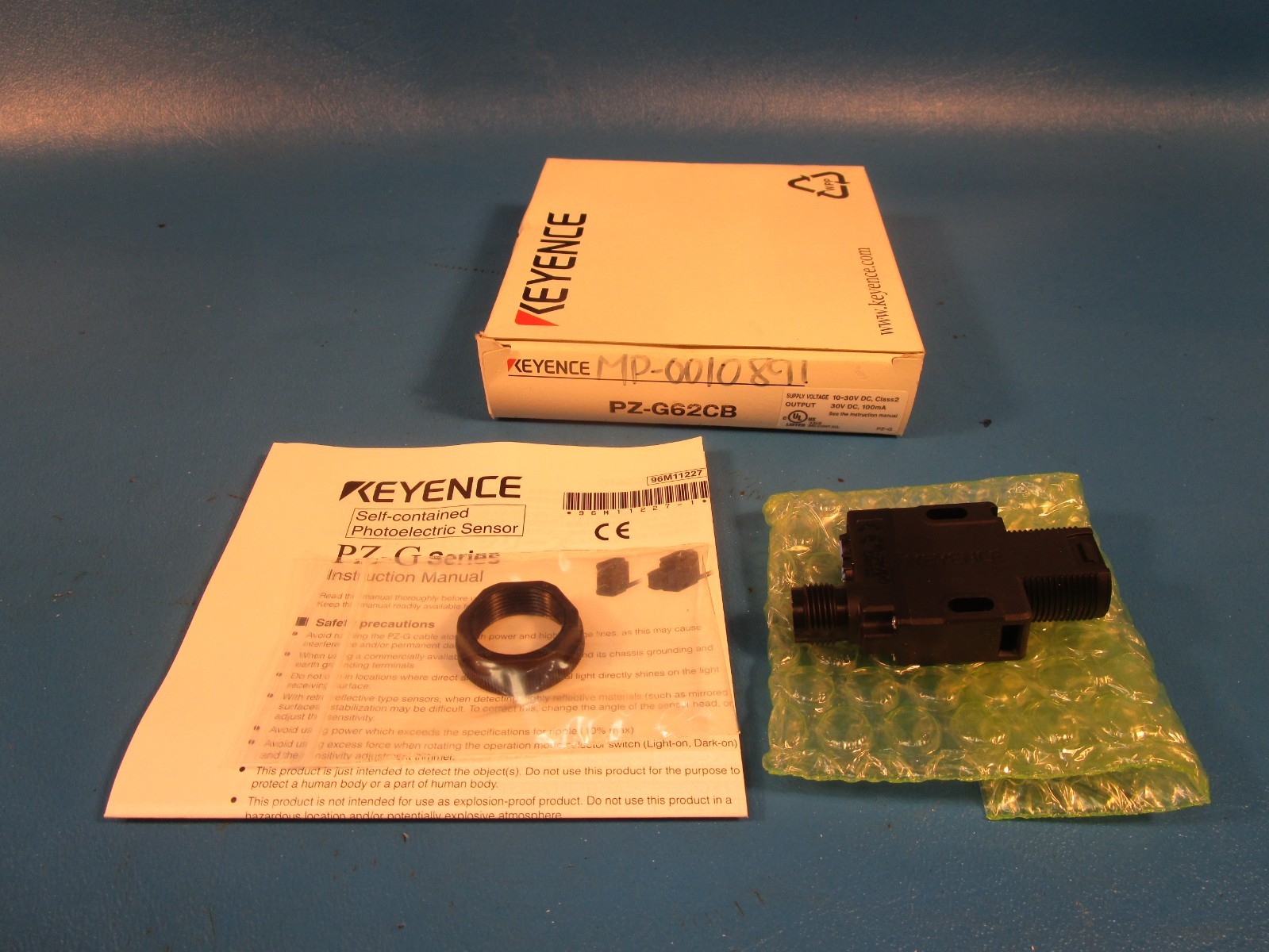 Keyence PZ-G62CB, PHOTOELECTRIC SENSOR, 0.1-1 METER RANGE, 10-30 VDC