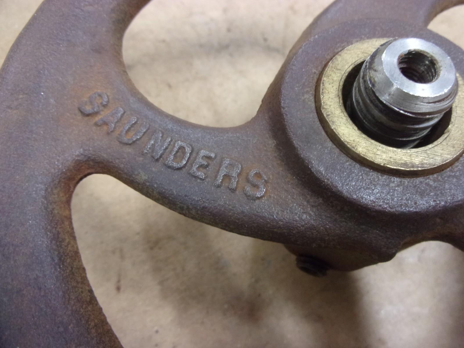 ITT Grinnell 2 1-1/2″ Manual Diaphragm Valve Hand Wheel 6″ Cast Iron 303-M440 US