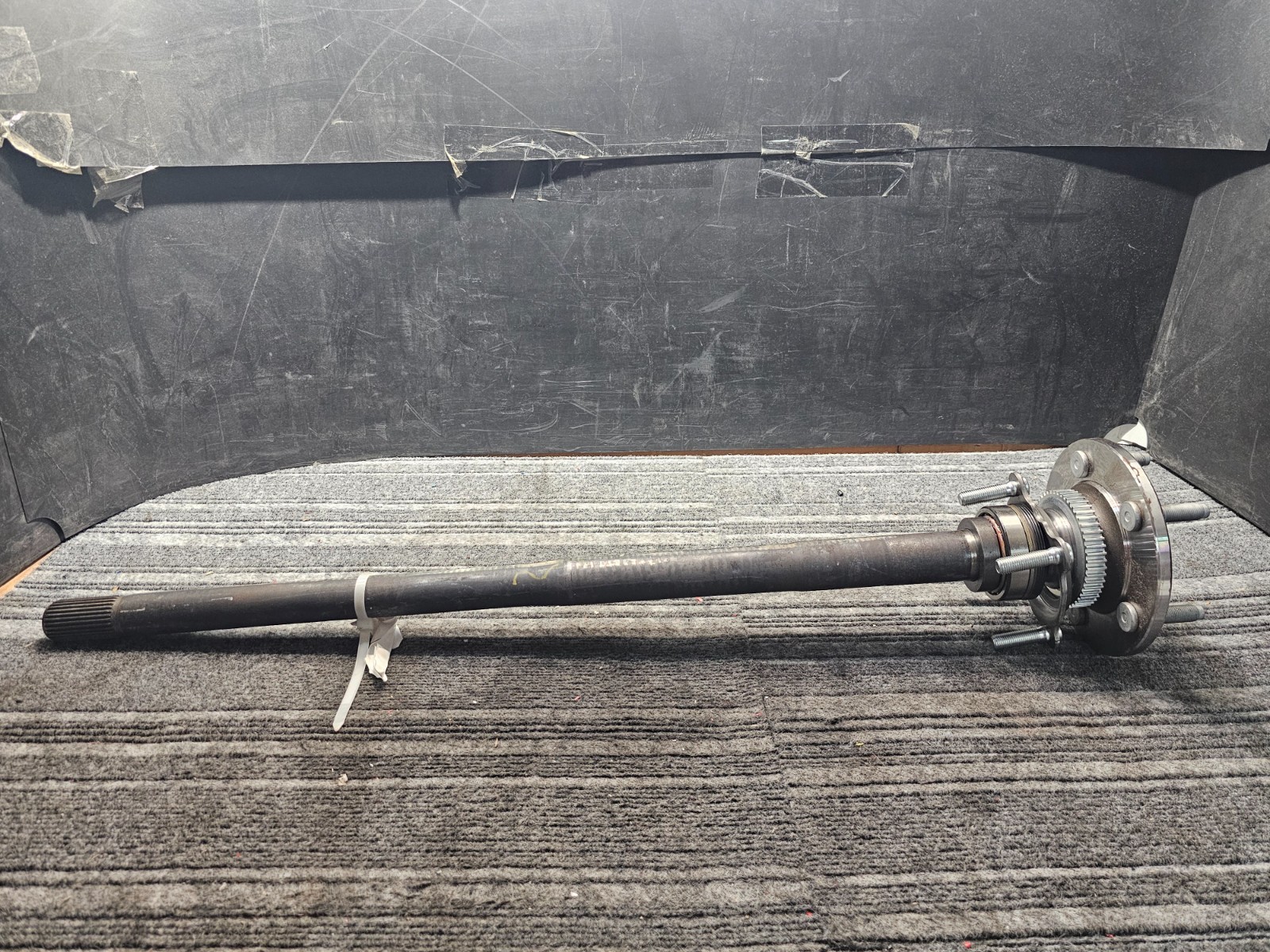 Rear Axle Shaft 285-1AX357F7 5 Lug Hub Raised Center 4 Stud Axle Mount ABS Ring