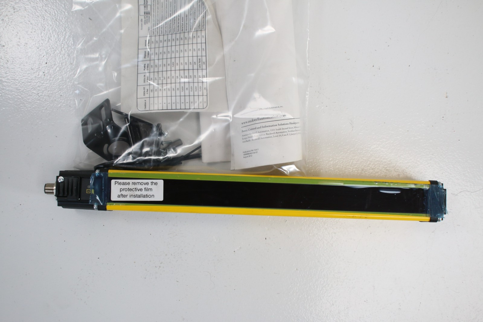 Allen-Bradley GuardMaster GuardShield Safety Light Curtain 440L-T4J0320YD