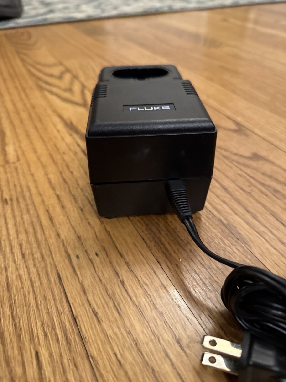 Genuine Fluke PM8906/803 120V Ni-Cd Quick Charger