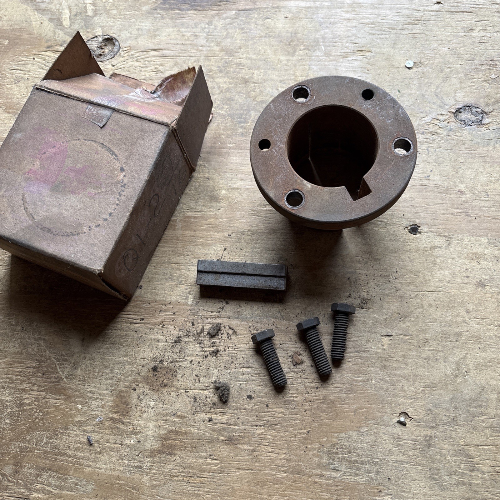 SEALED NEW BROWNING Q1 2 7/16 SPLIT TAPER BUSHING 2-7/16″ BORE