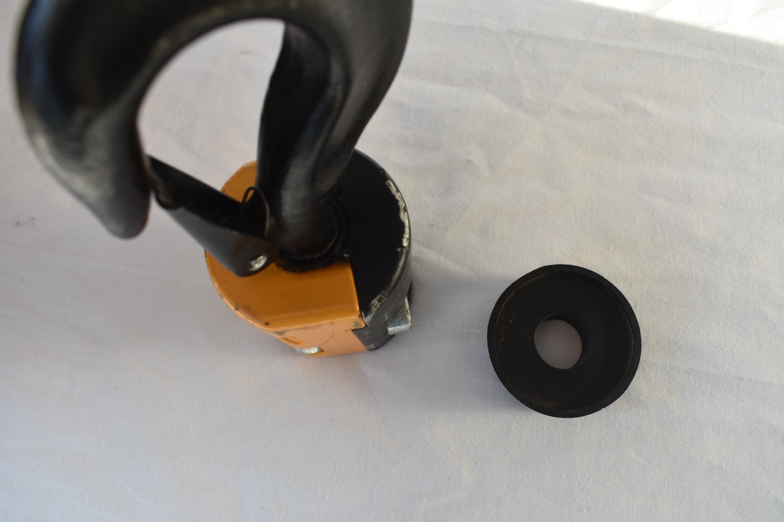 1000kg, 1 ton Bottom Hook Assembly for 1/4 Chain Hoist DIN 15401 Yellow/Black