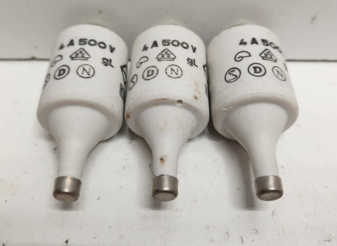 LOT OF 3 NEW NO BOX! SIEMENS 4A 500V BOTTLE FUSES 5SB22