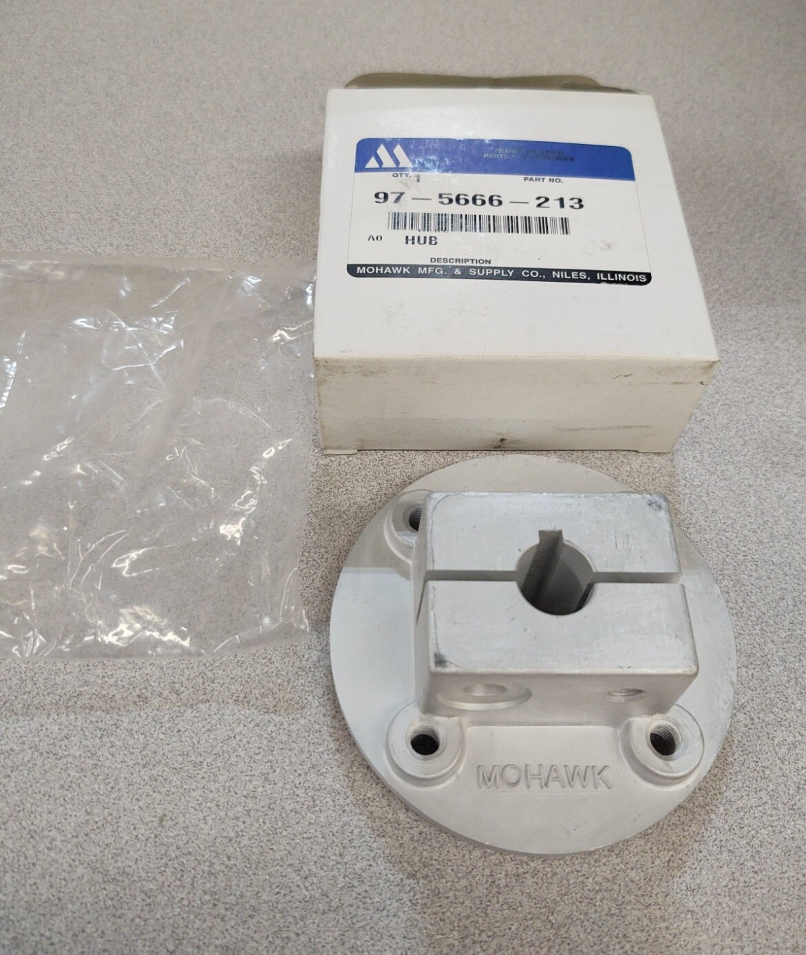 Genuine Mohawk 97-5666-213 Hub NOS
