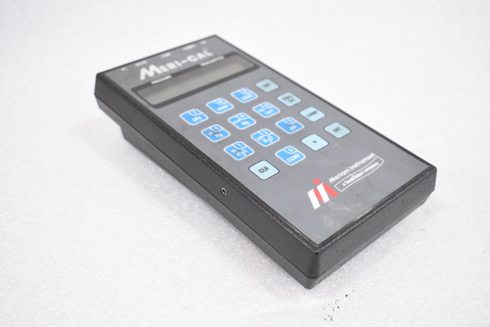 MERIAM DP2000I MERI-CAL DIGITAL MANOMETER/CALIBRATOR, 200-2000WC, 30MA, B34348-1