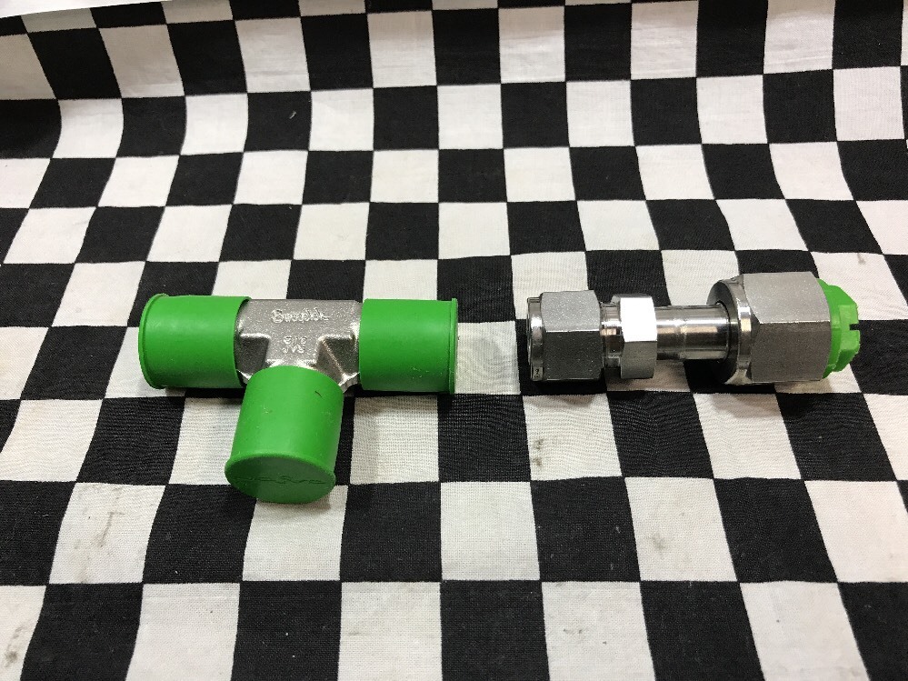 Lot Of 2 Swagelok TEE & FEMALE CONNECTOR SS-8-VCR-T & SS-8-WVCR-6-810, #118Q5